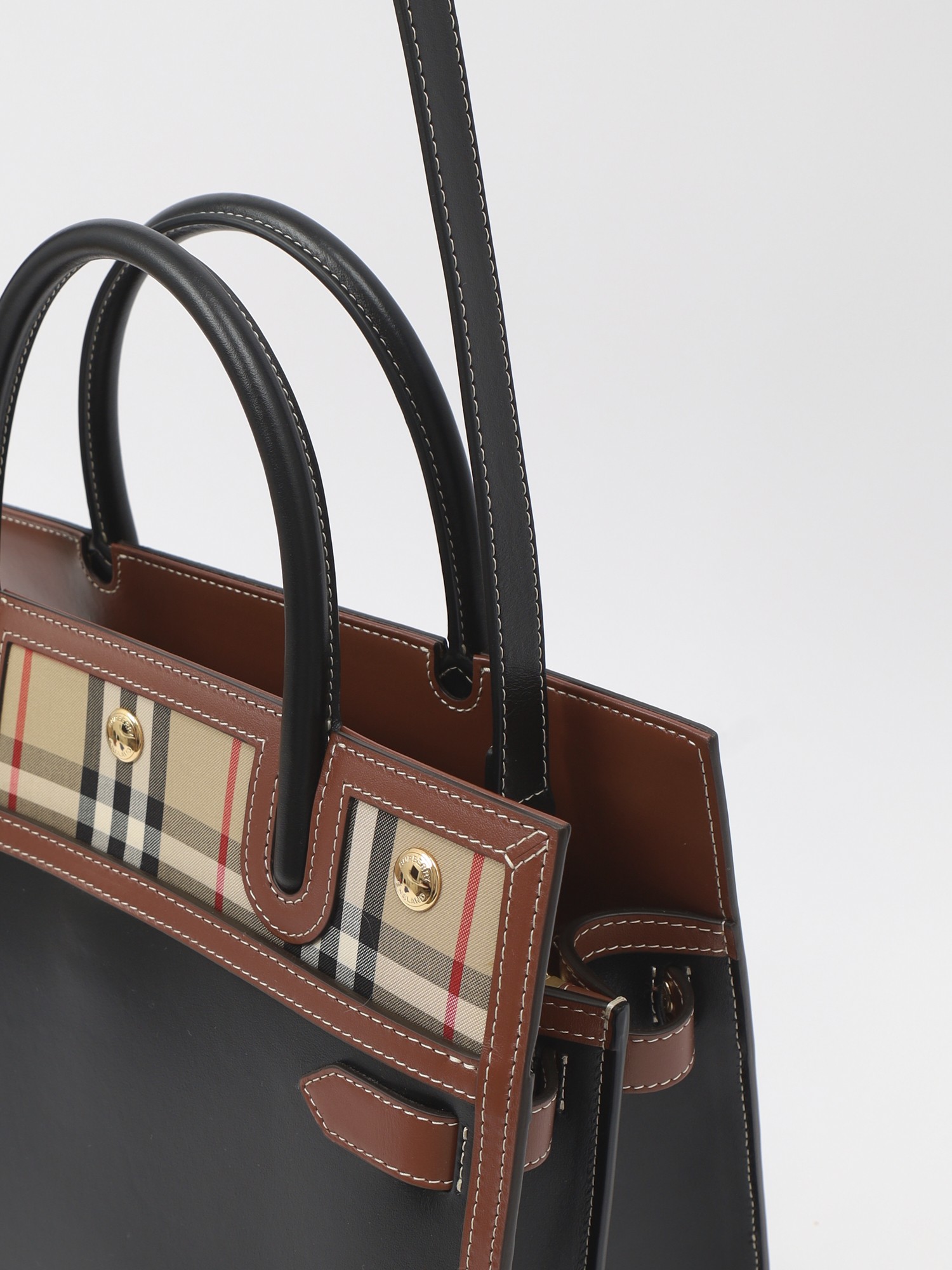 Burberry Title 7