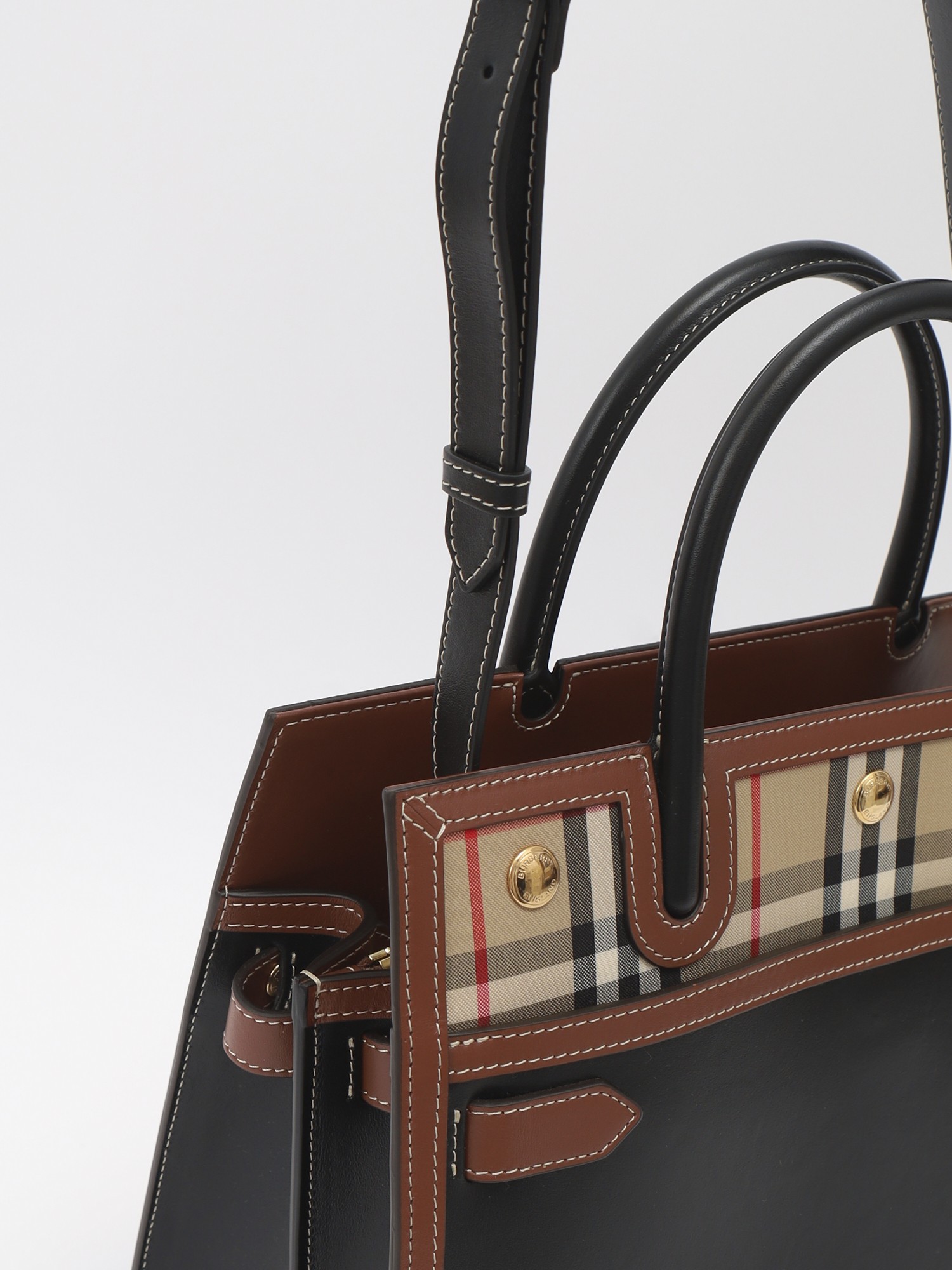 Burberry Title 6