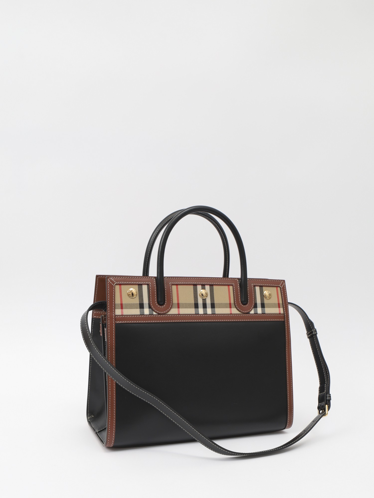 Burberry Title 3