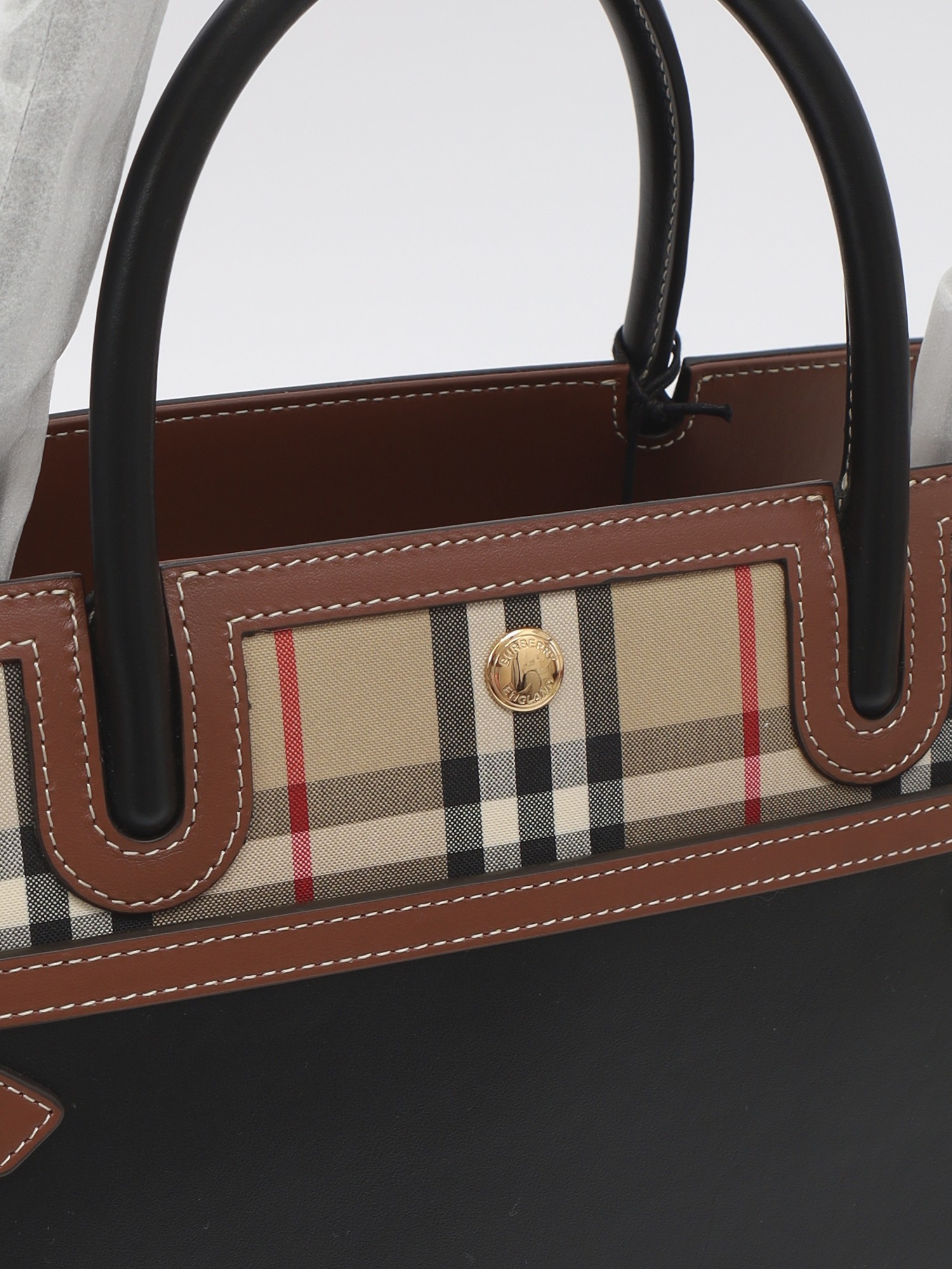 Burberry Title 5