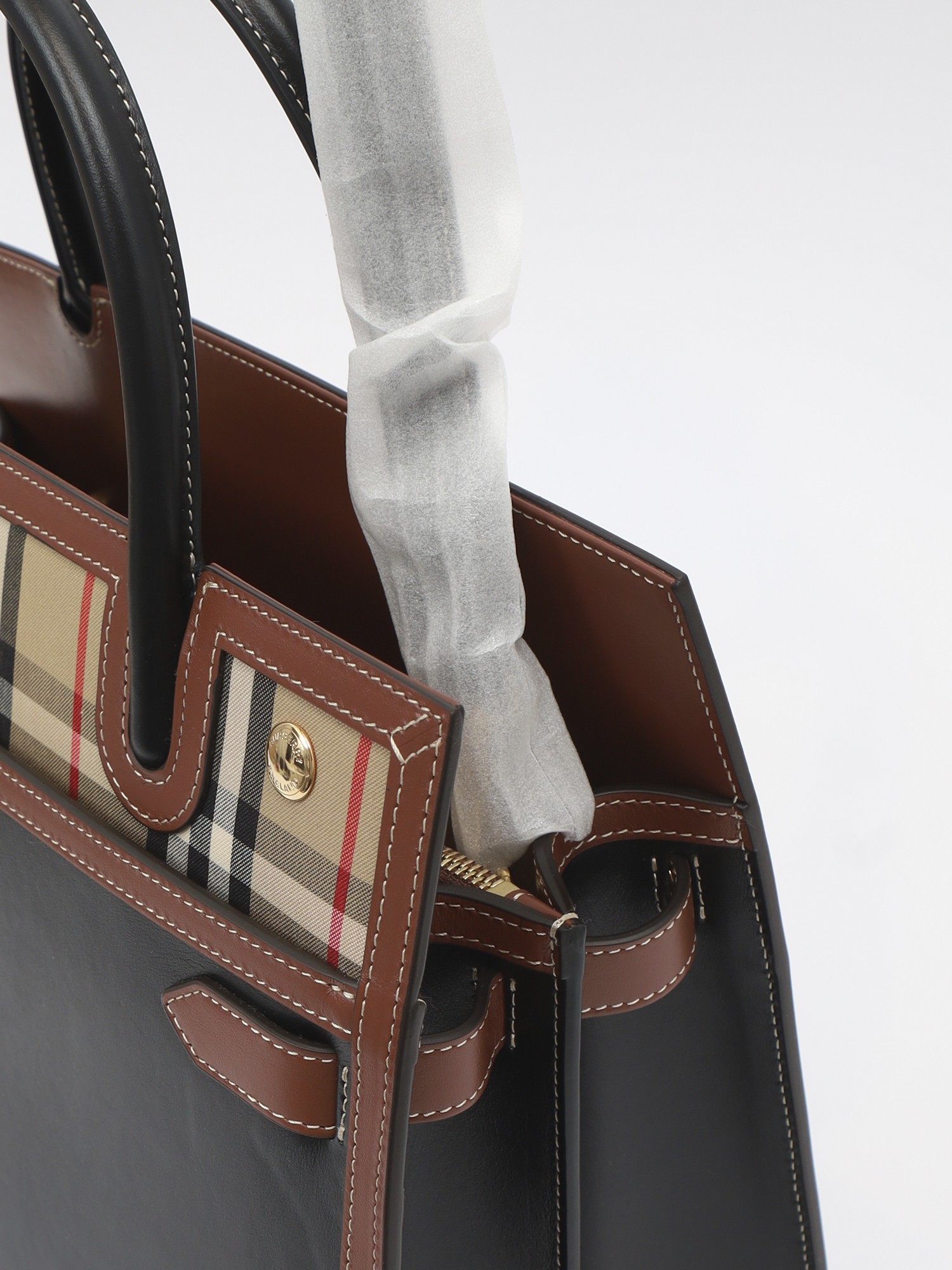 Burberry Title 7