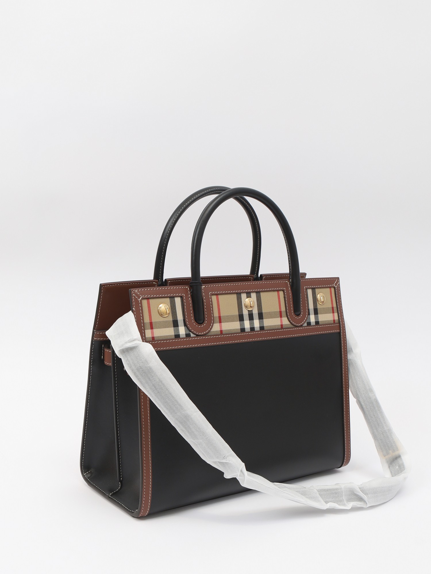 Burberry Title 3
