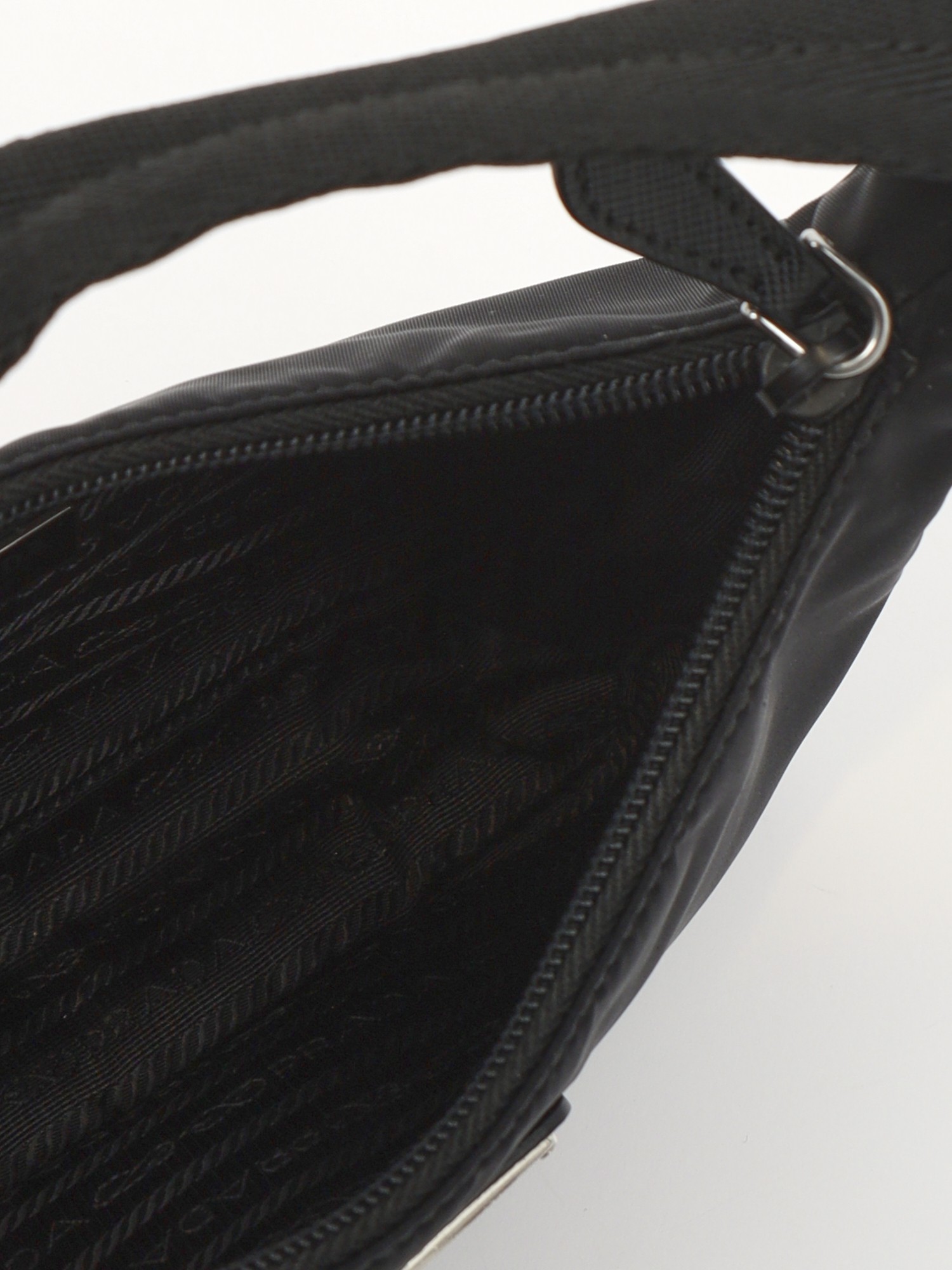 Prada Re-Edition 2000 10