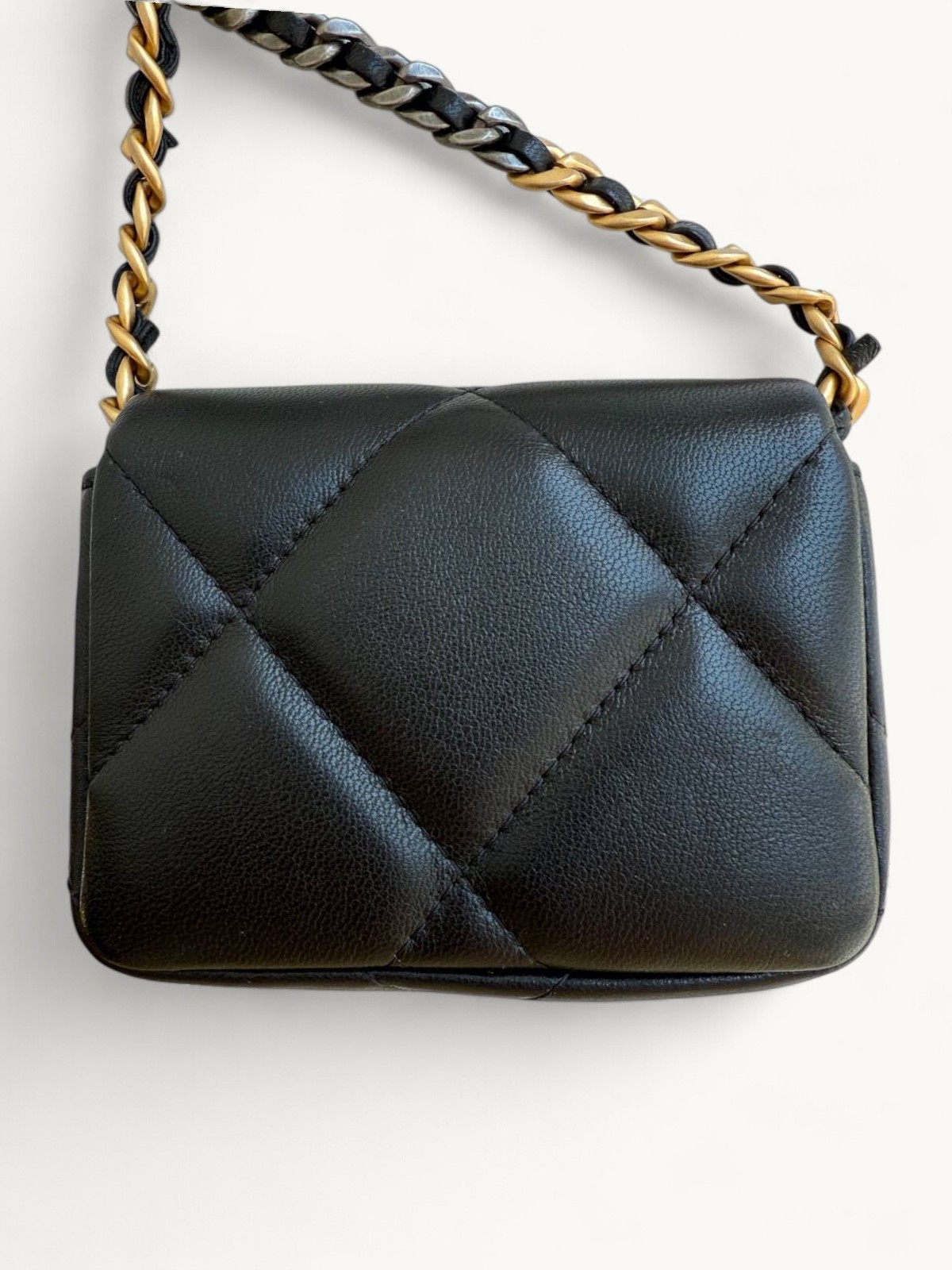 Chanel 19 2