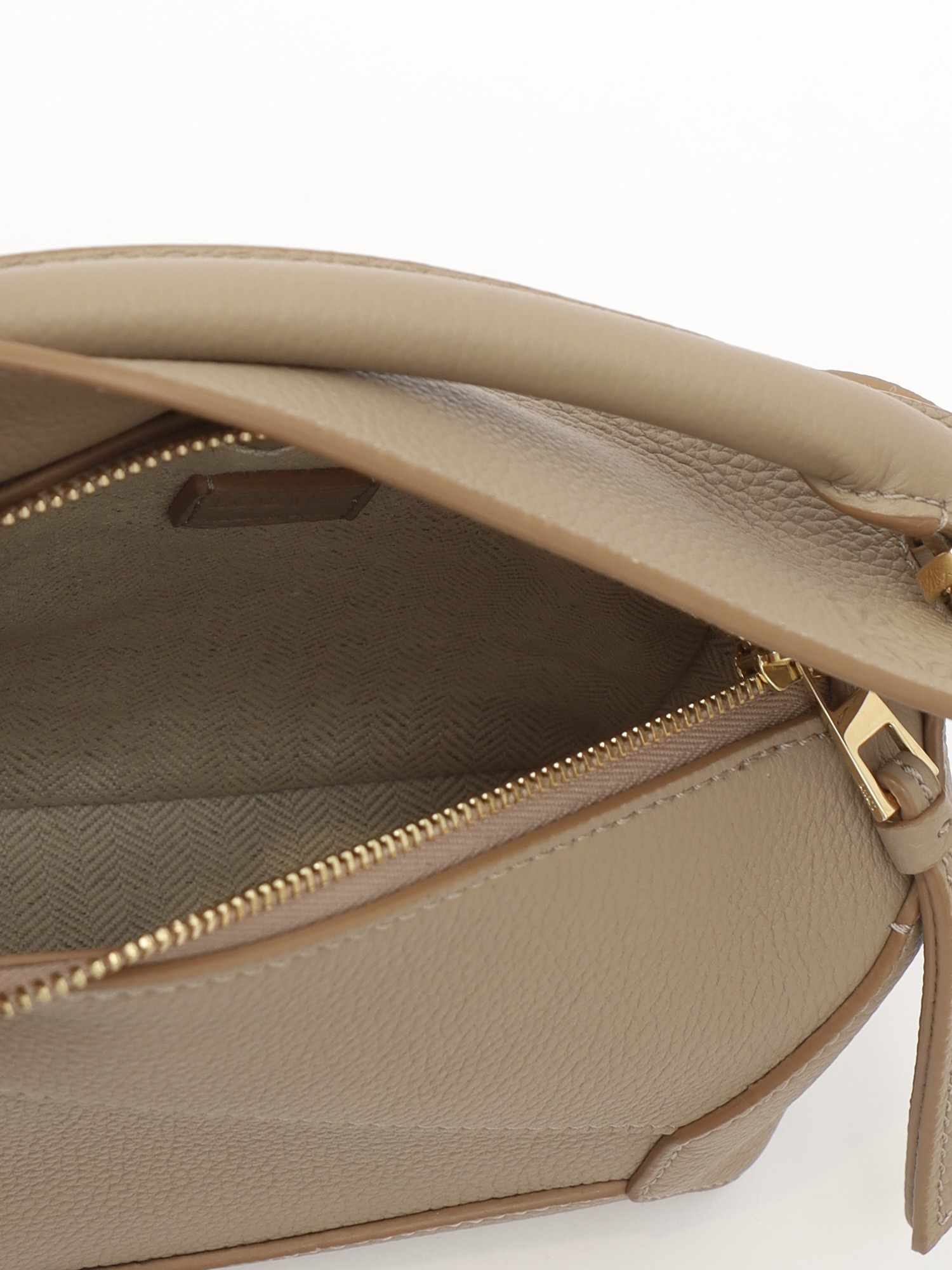 Loewe Puzzle 11
