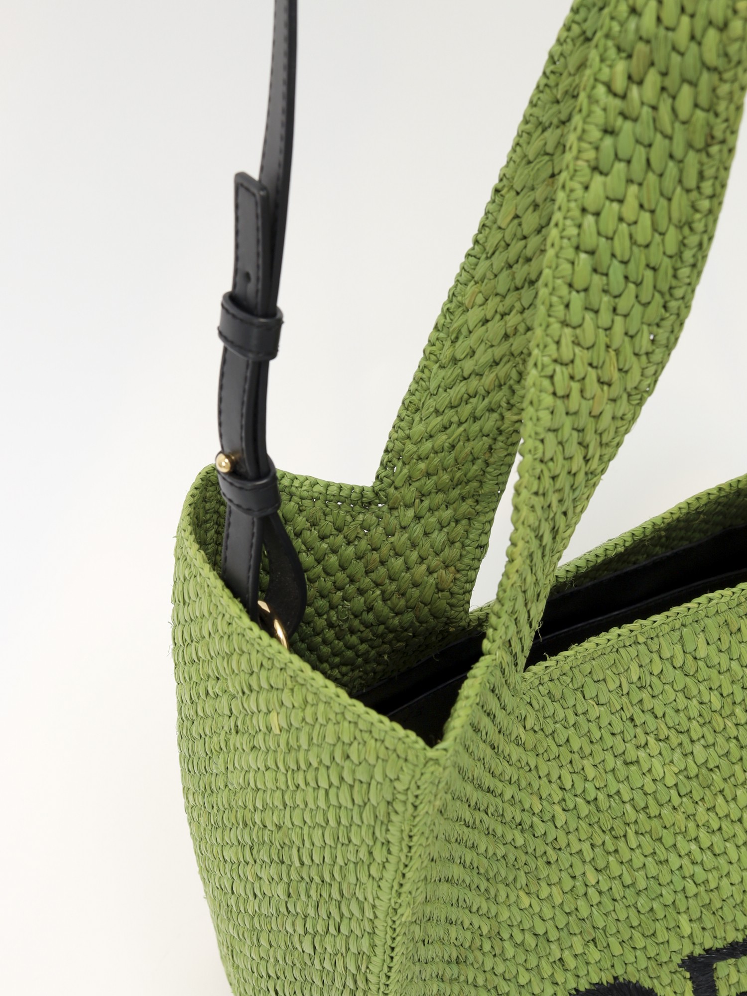 Loewe Font 6