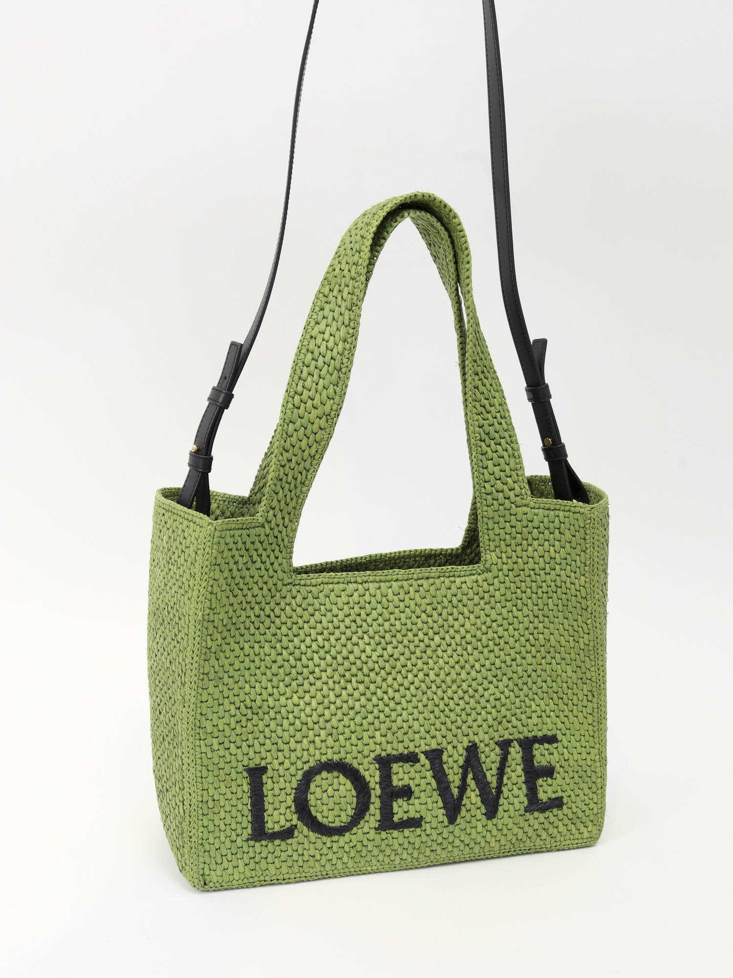 Loewe Font 4