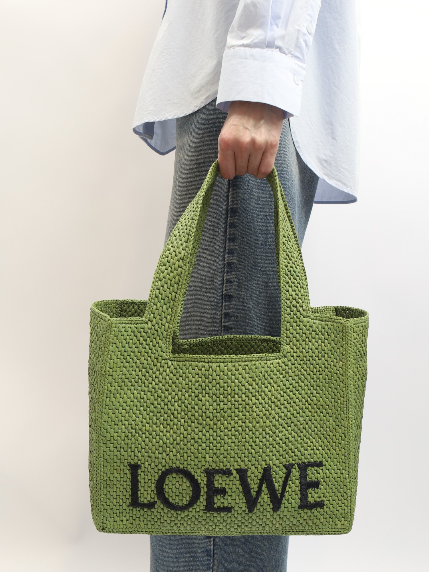 Loewe Font 1