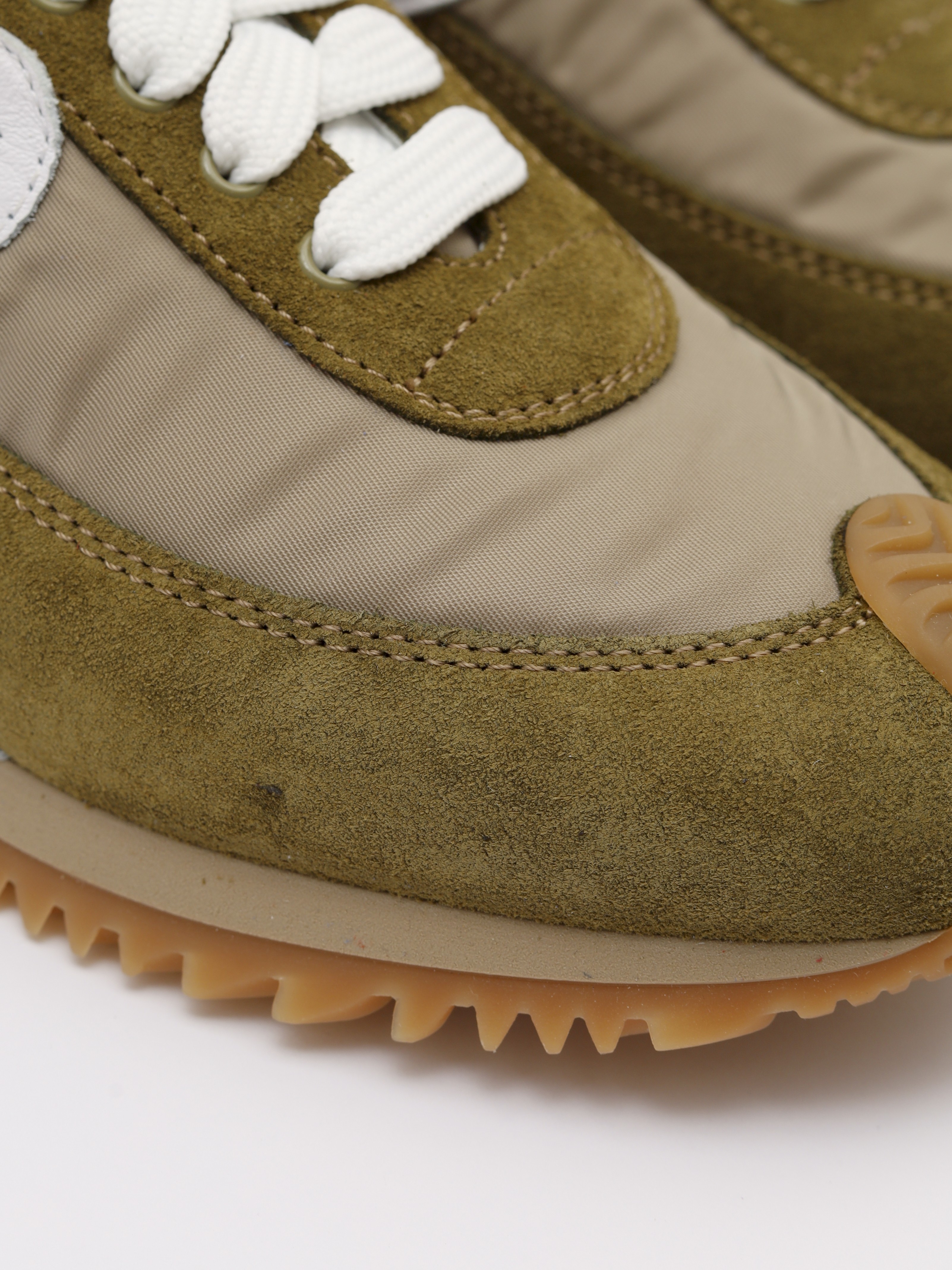 Loewe Flow Runner 36 9