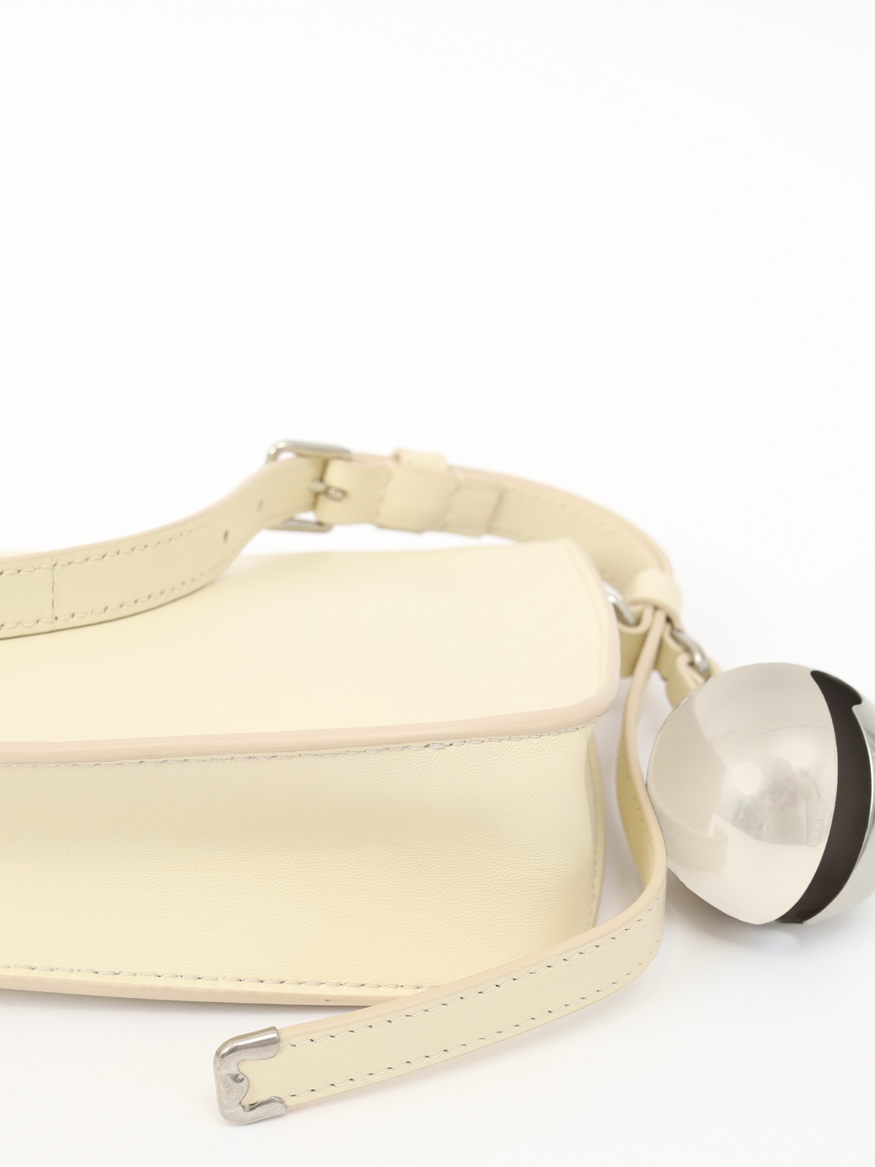 Burberry Shield 8