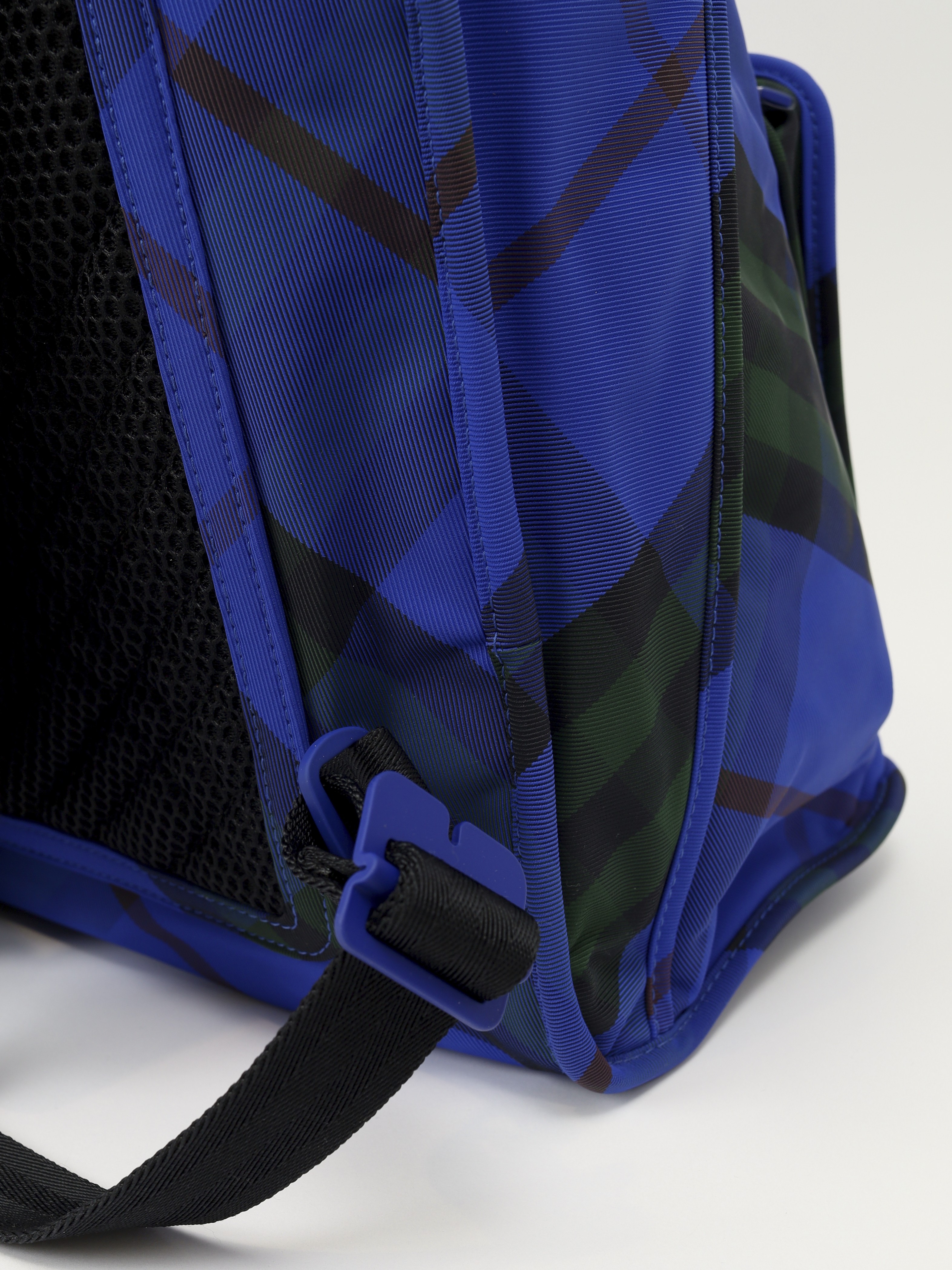 Burberry Shield 9