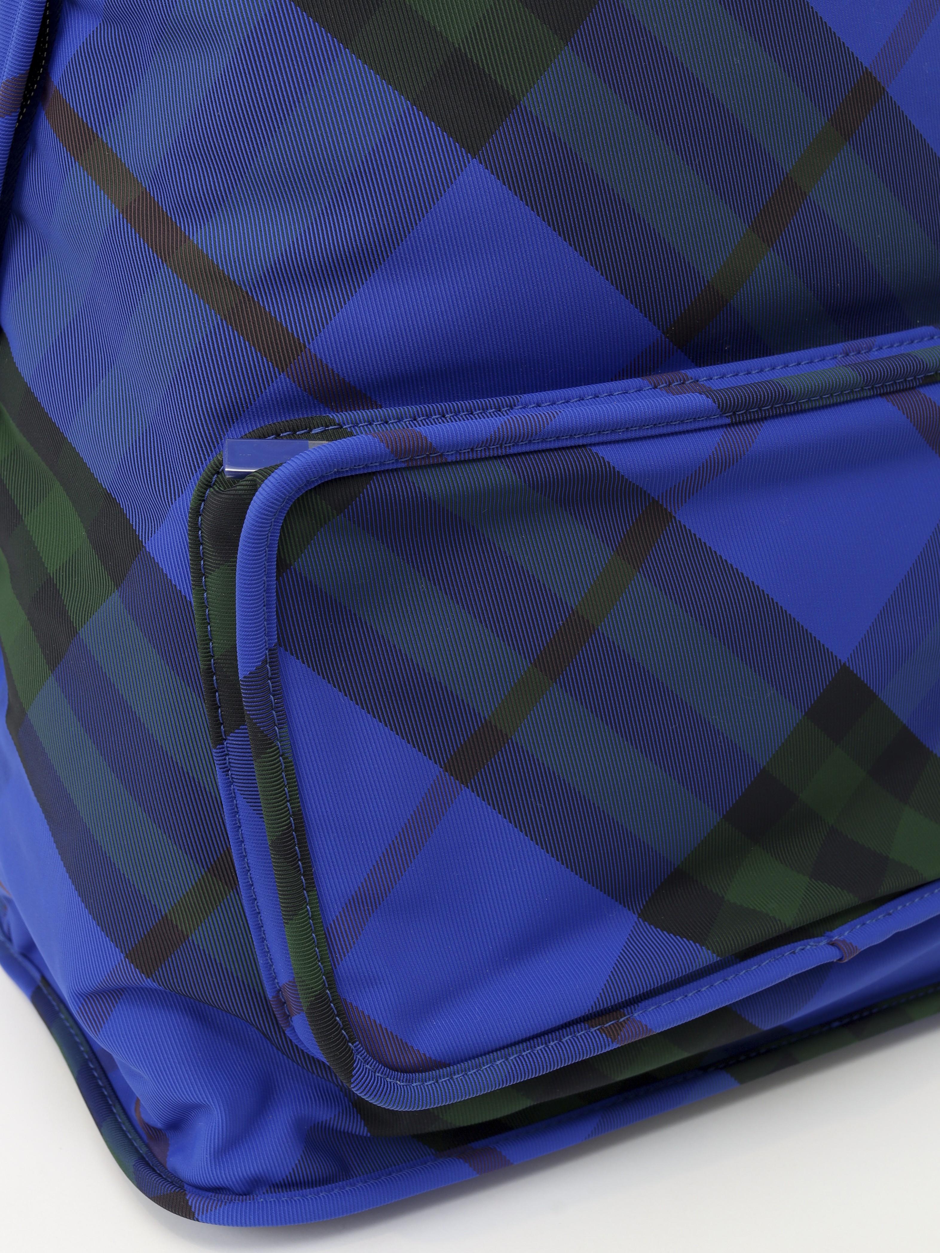 Burberry Shield 5