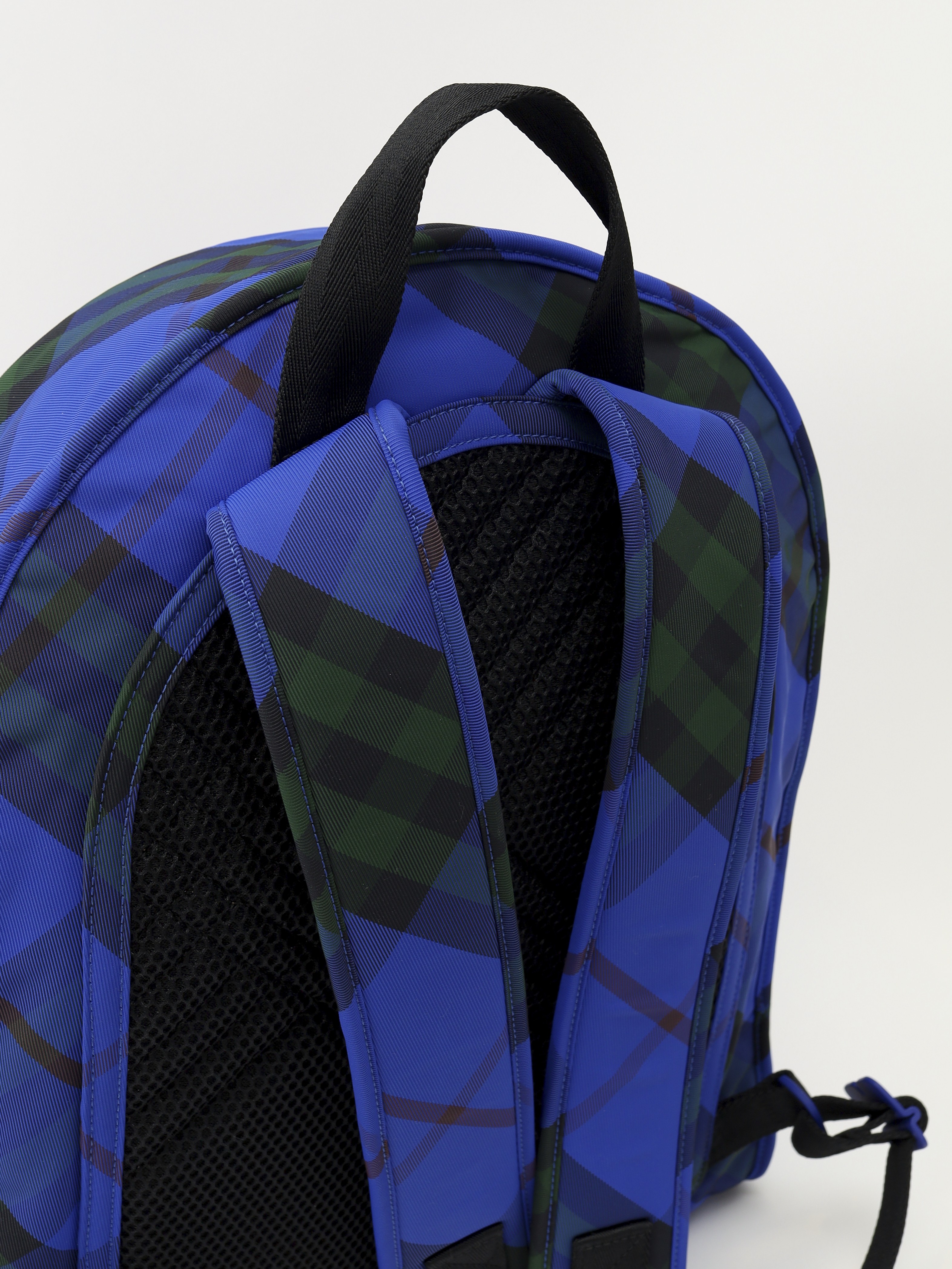 Burberry Shield 7