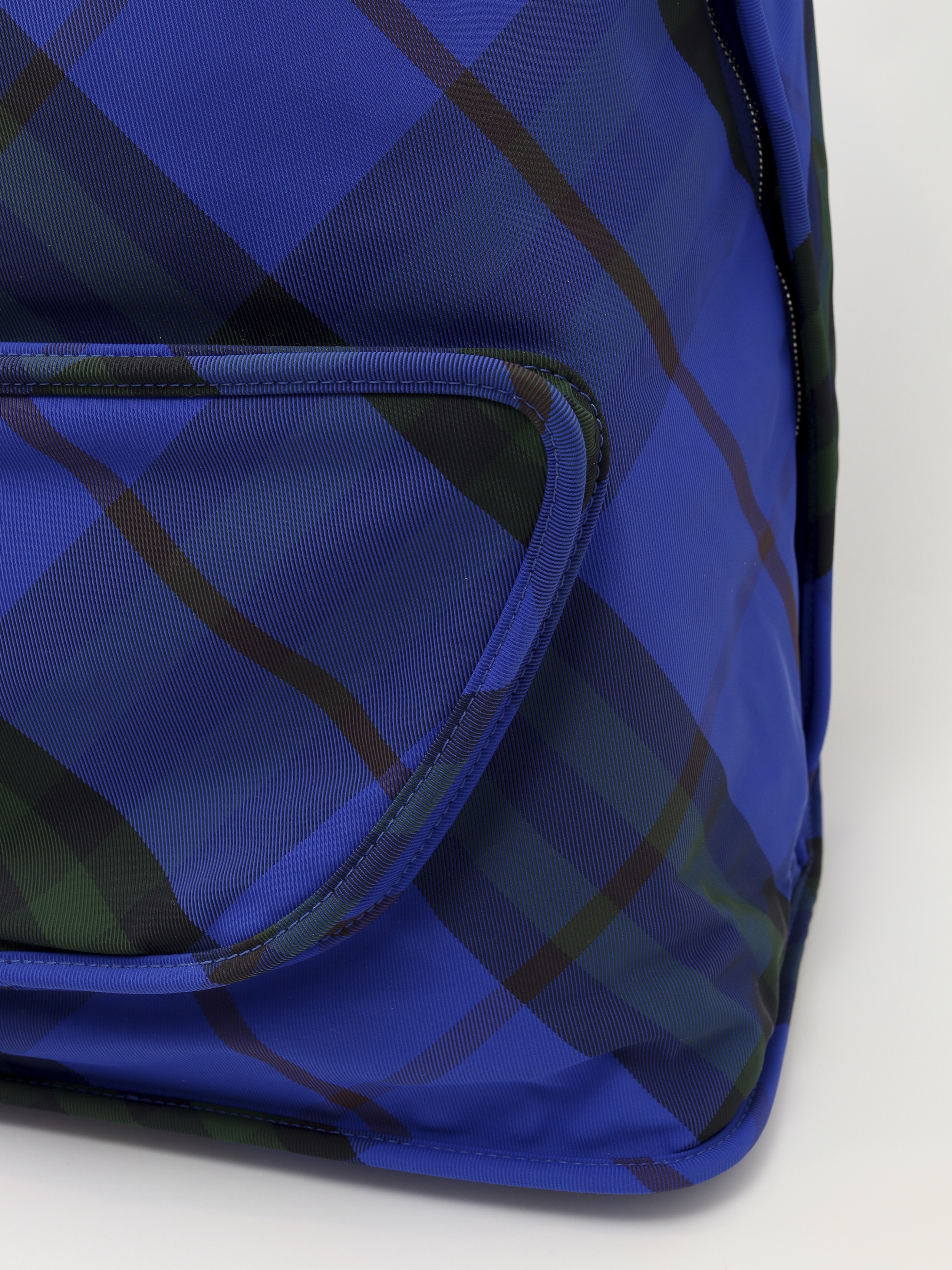 Burberry Shield 6