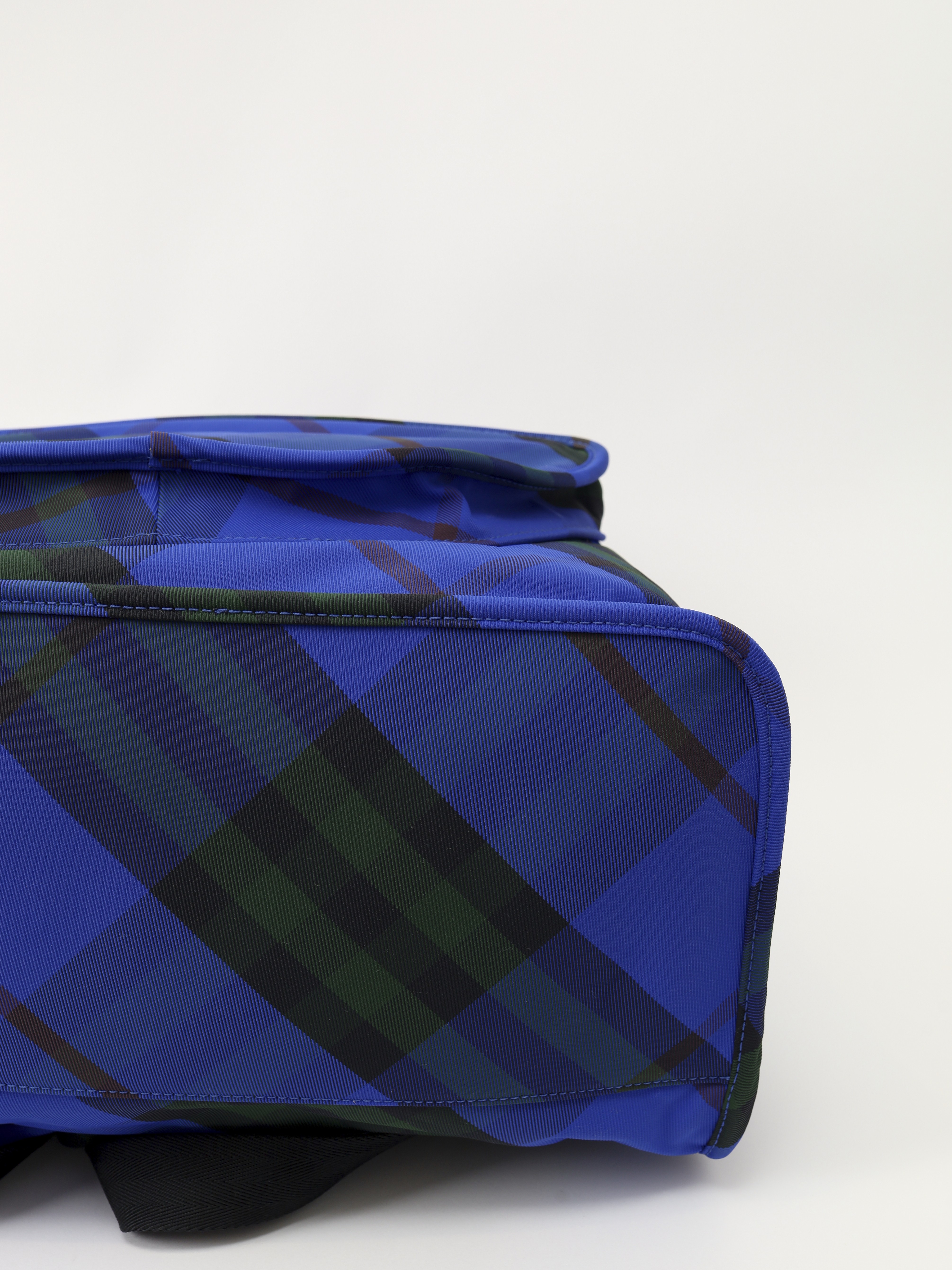 Burberry Shield 11