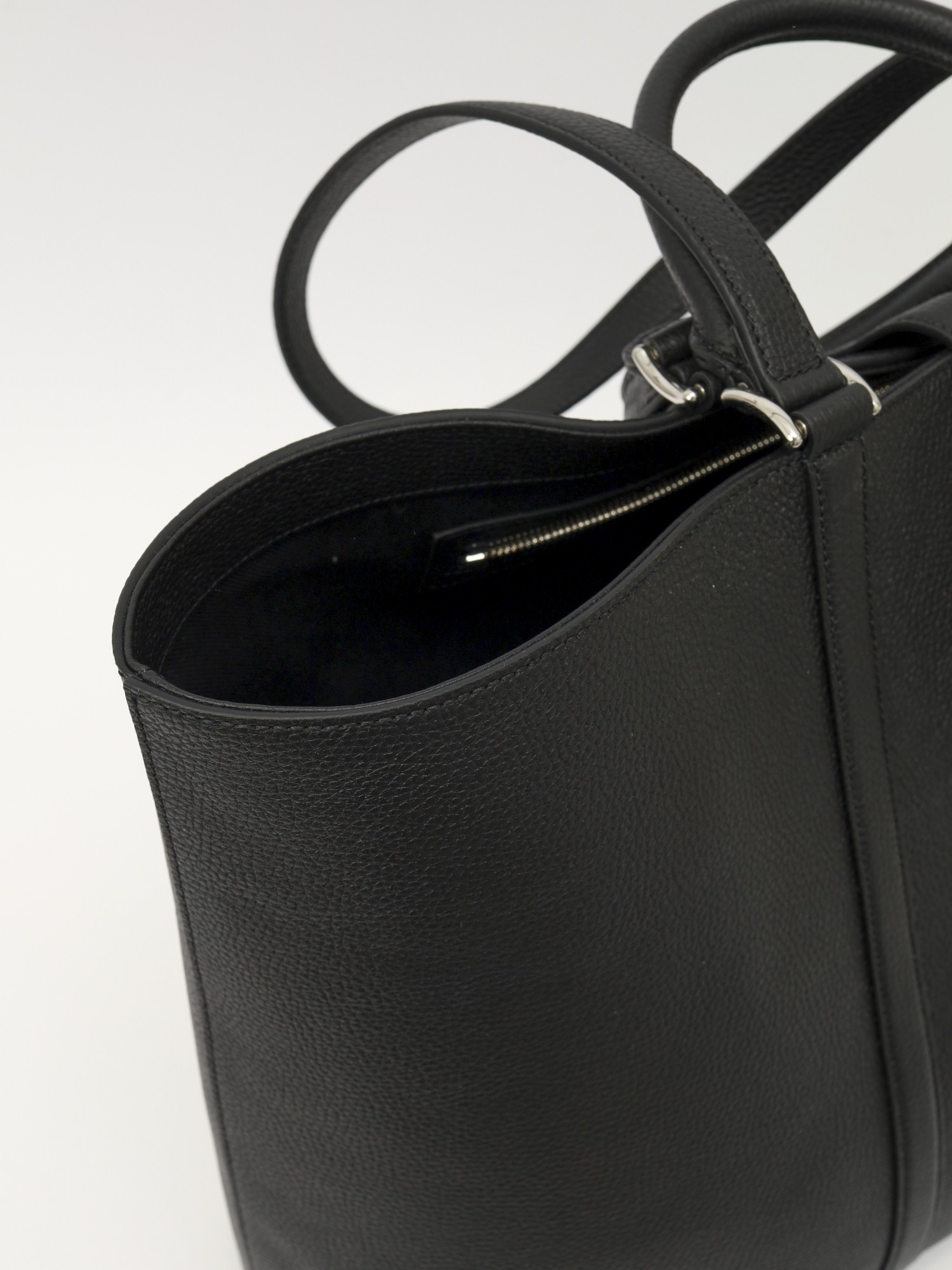 Gucci Maxi Tote  5