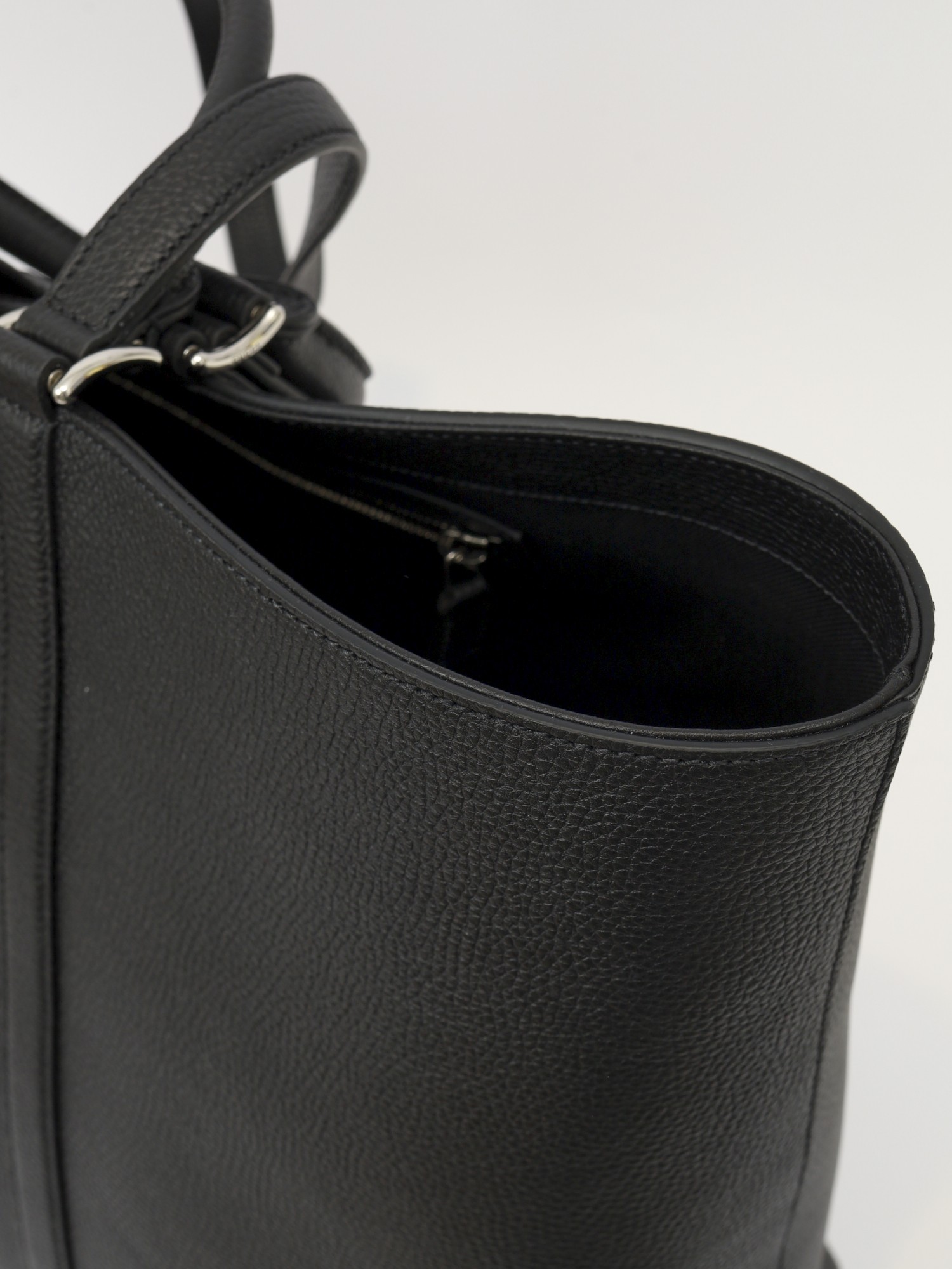 Gucci Maxi Tote  6