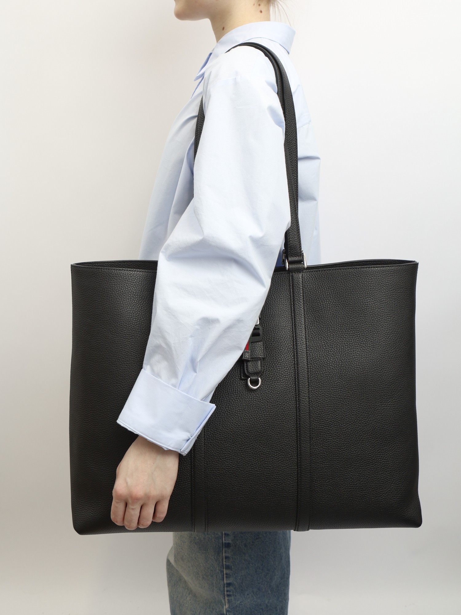 Gucci Maxi Tote  1