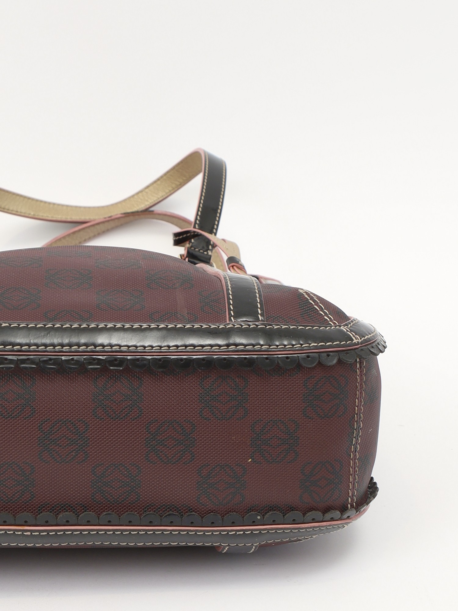 Loewe Anagram 8