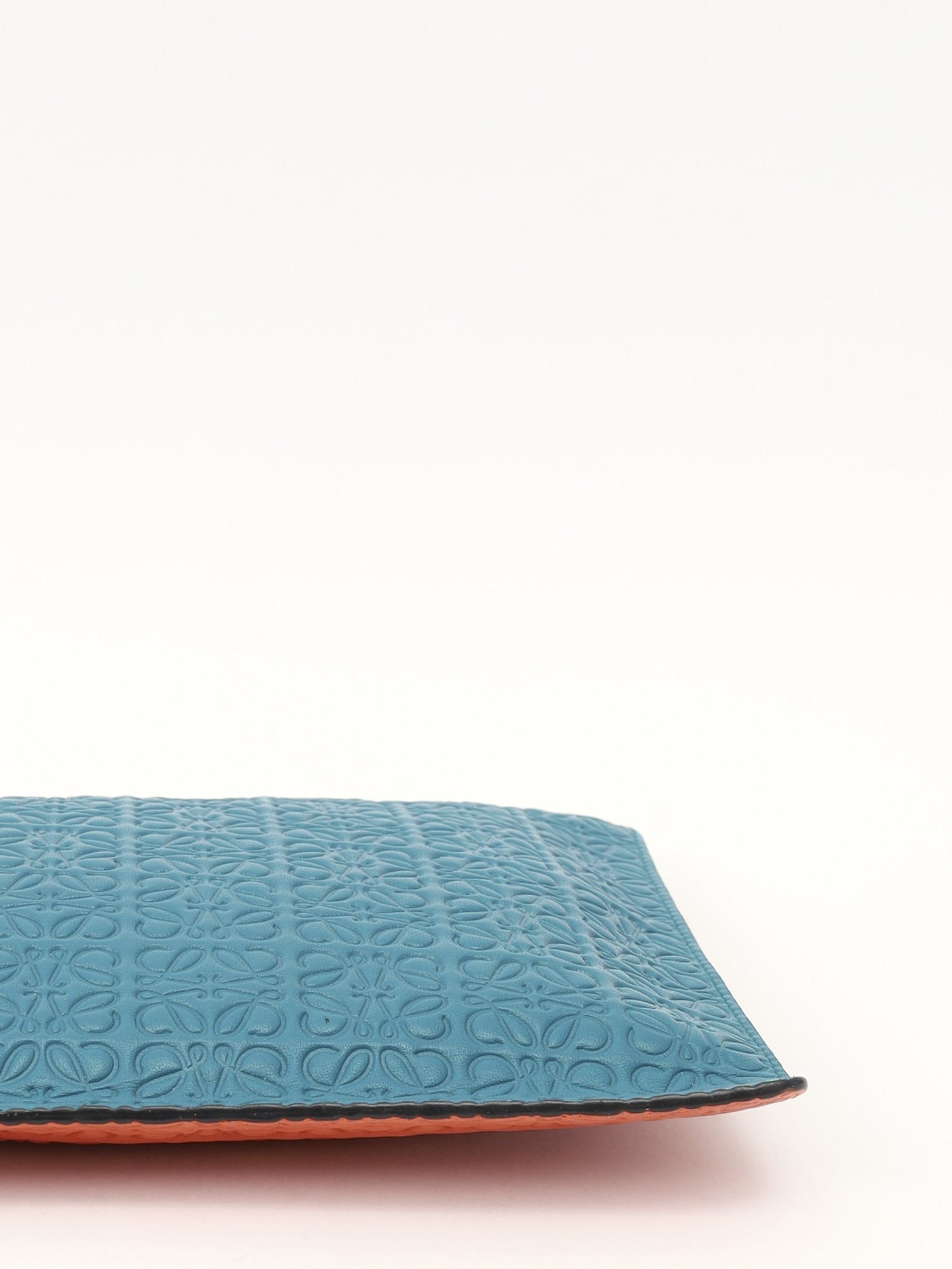 Loewe Anagram 8