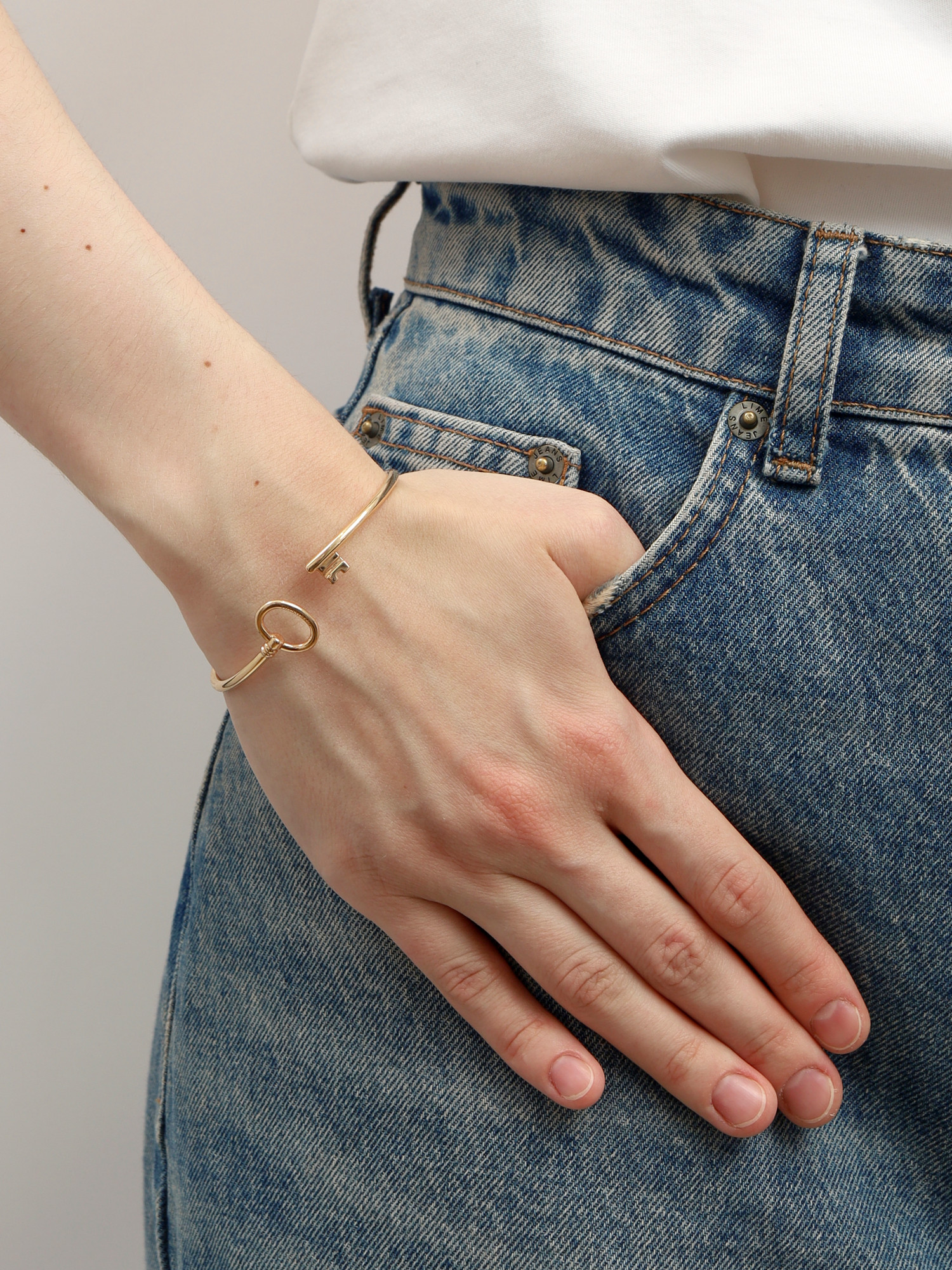 Tiffany  Keys Wire  1