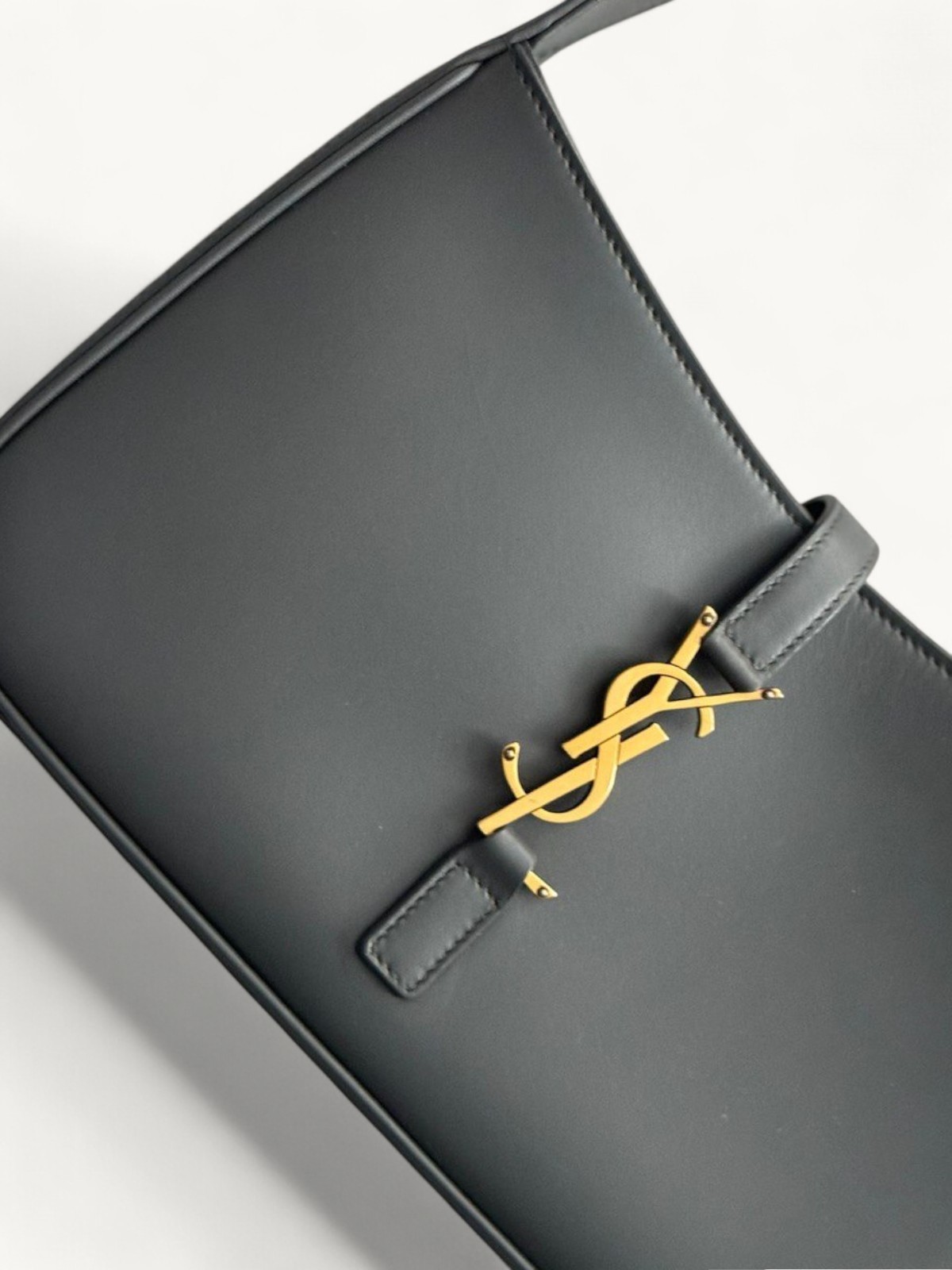 Saint Laurent Le 5 a 7  1