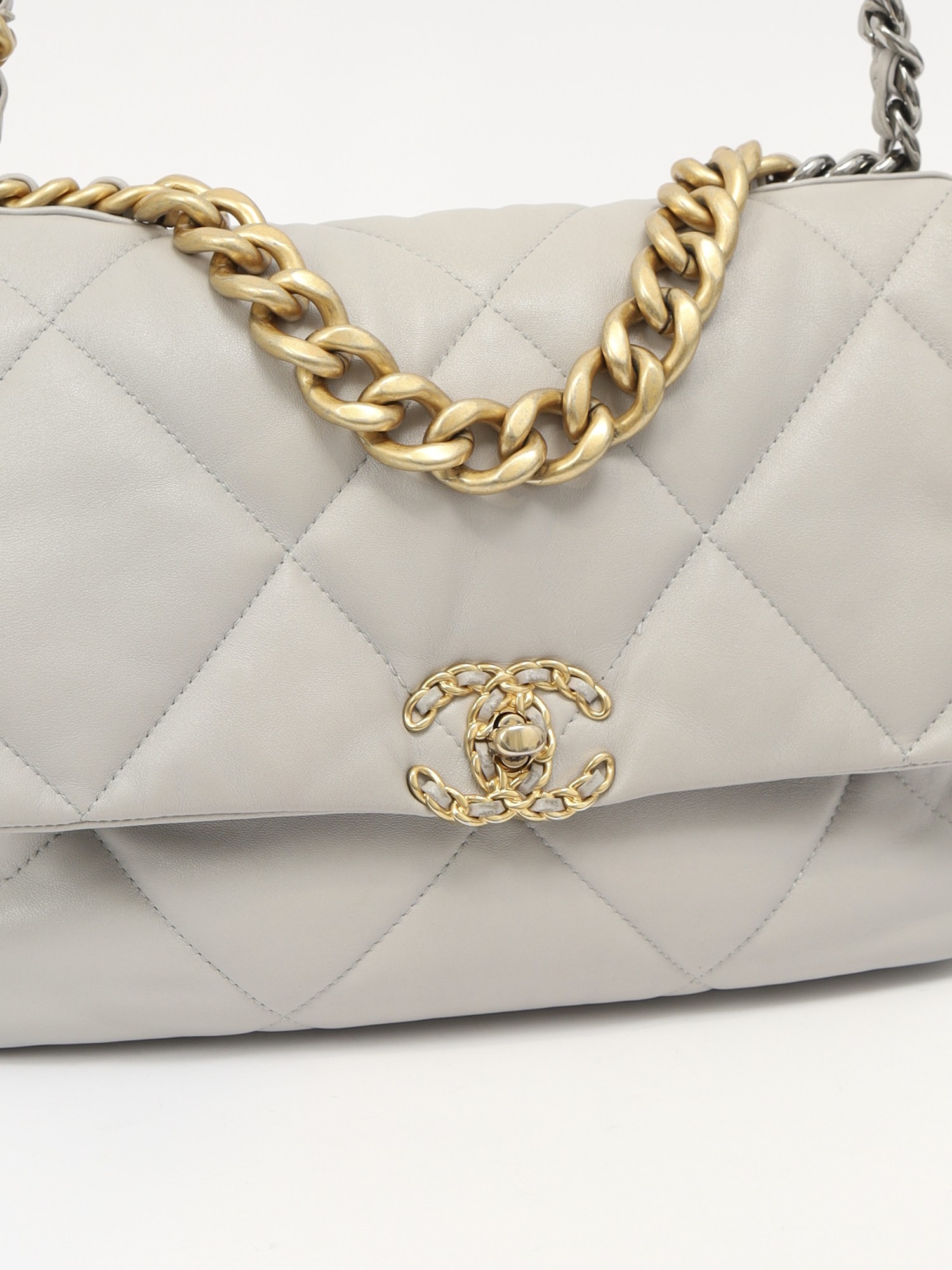 Chanel 19 5