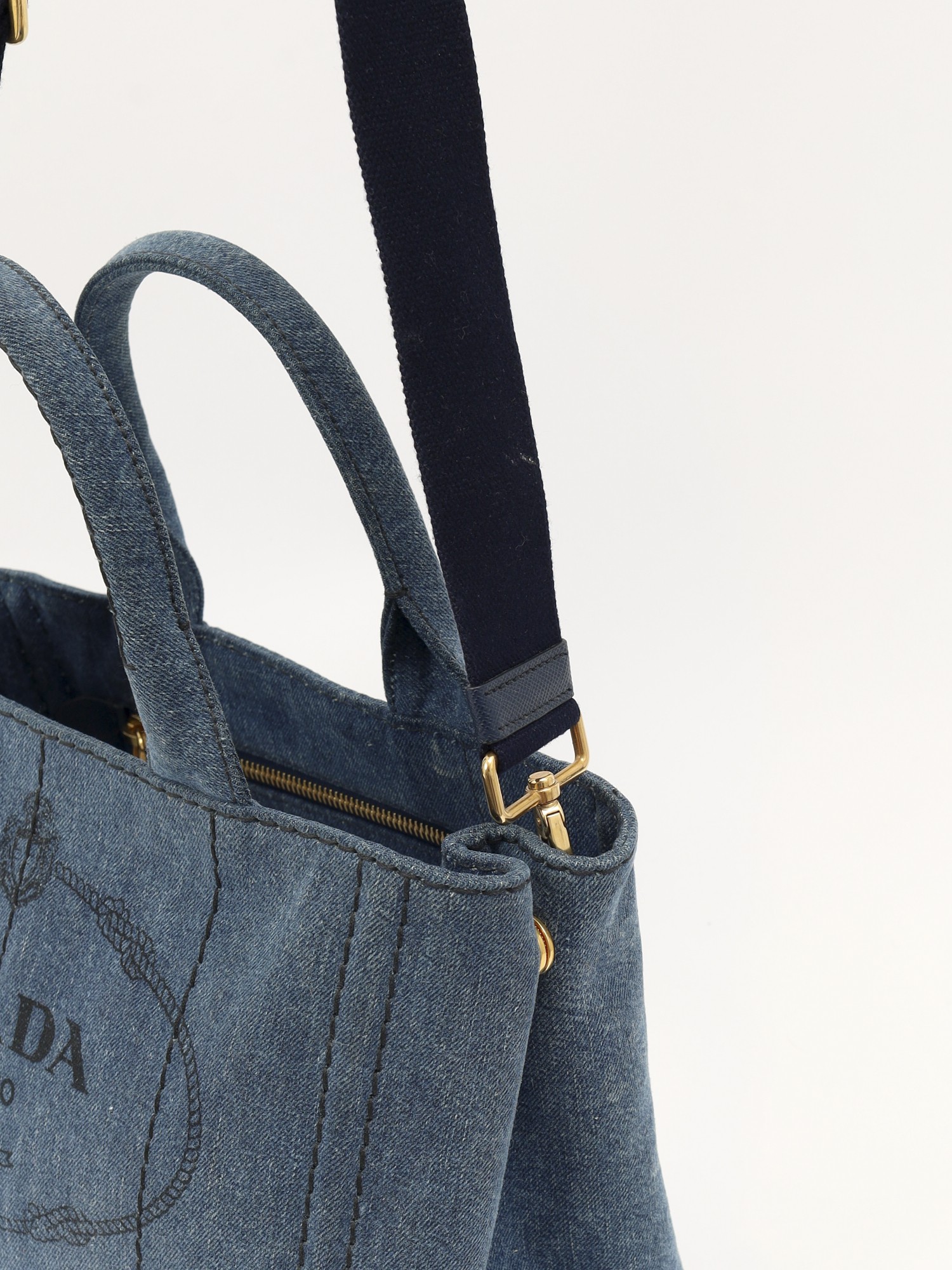 Prada Canapa 7