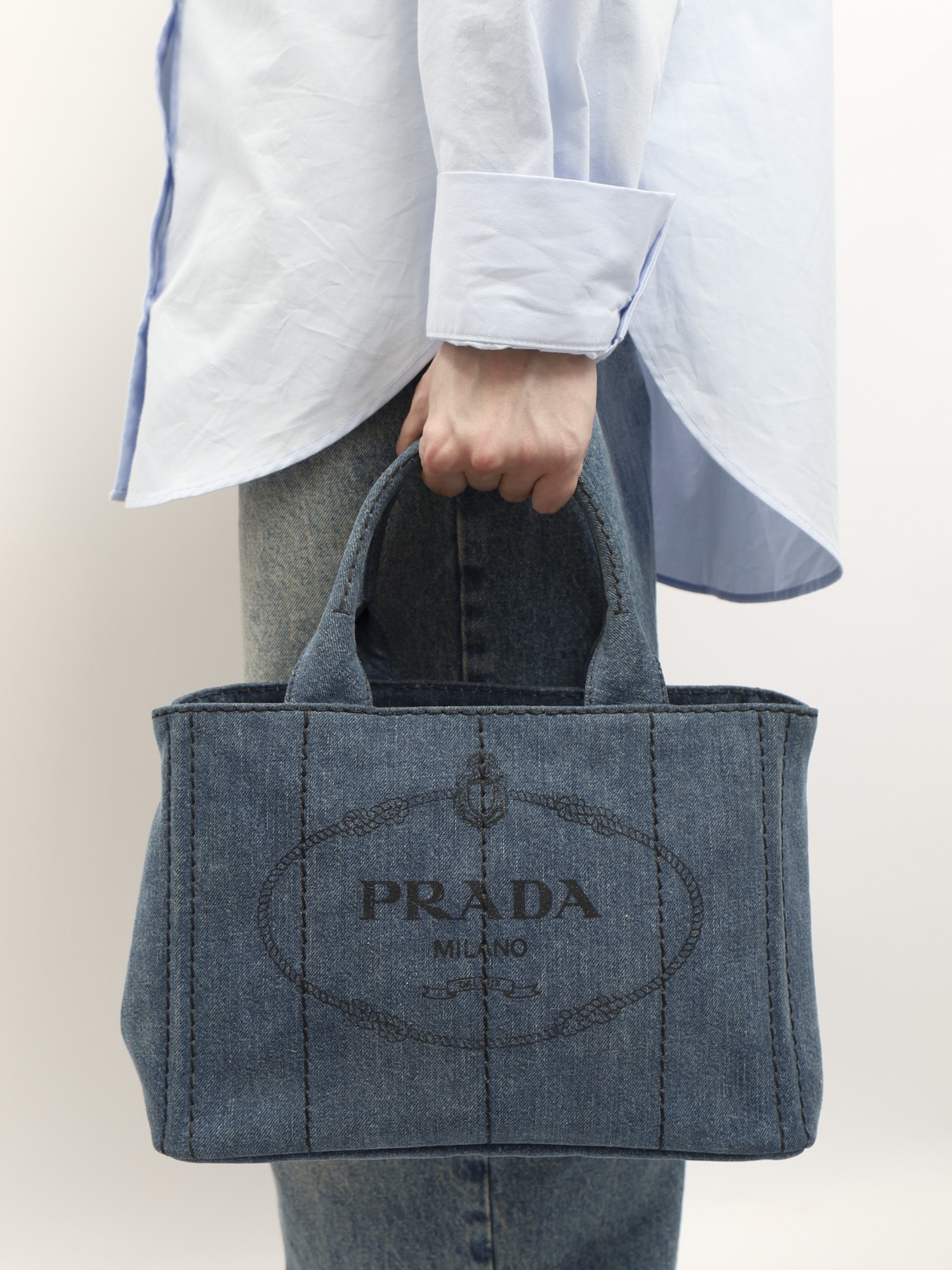 Prada Canapa 1