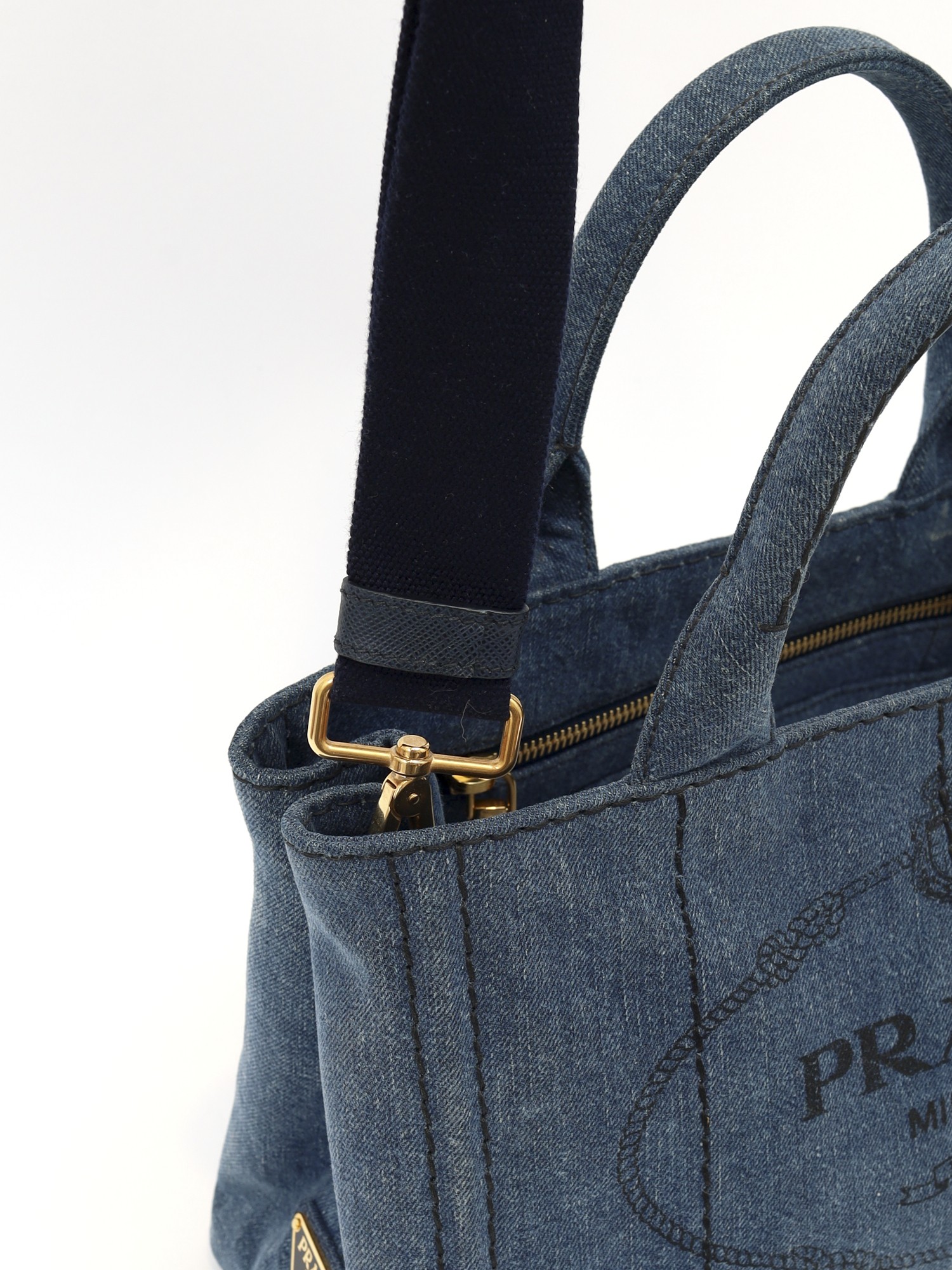 Prada Canapa 6