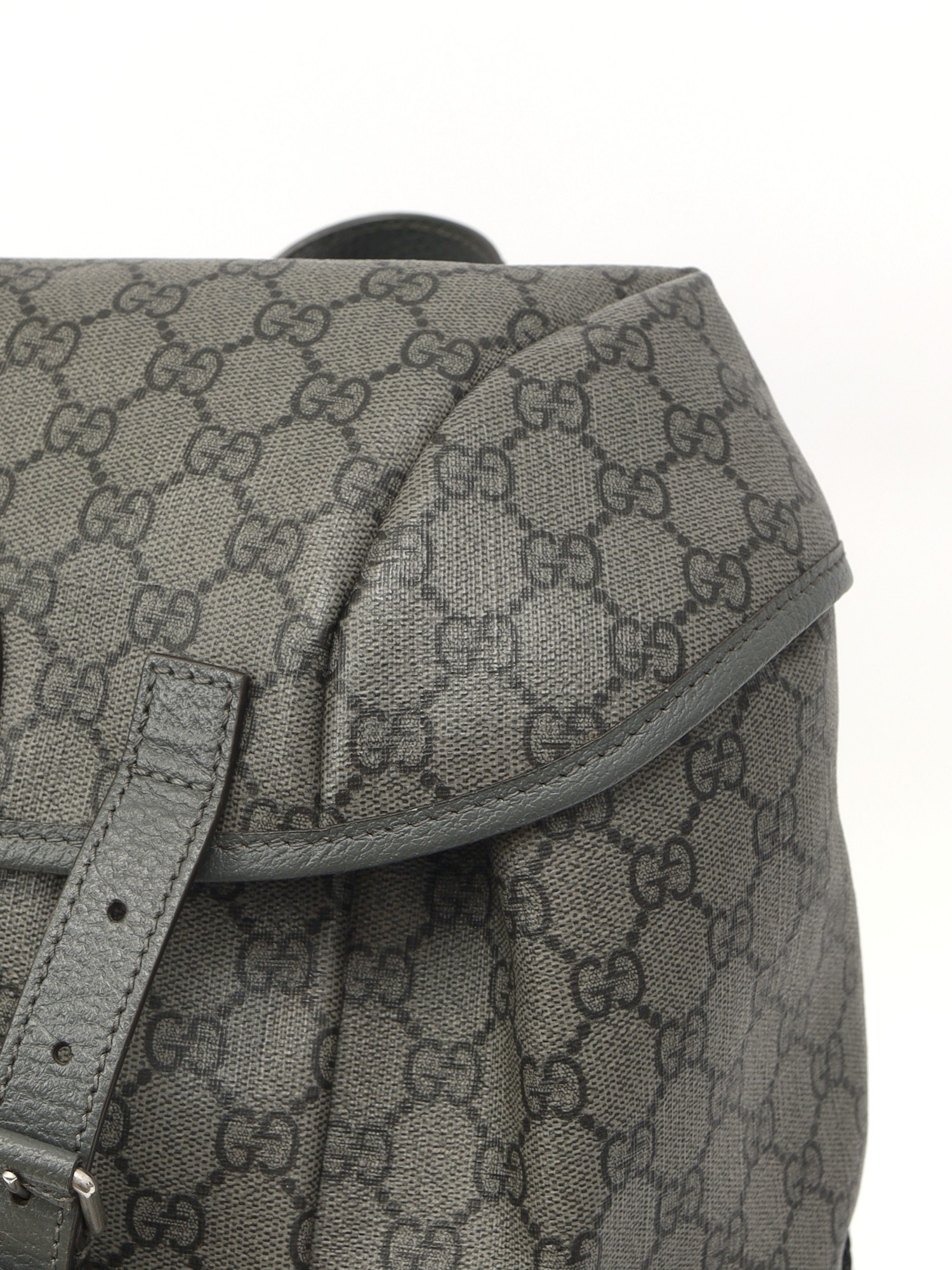 Gucci GG Supreme 6