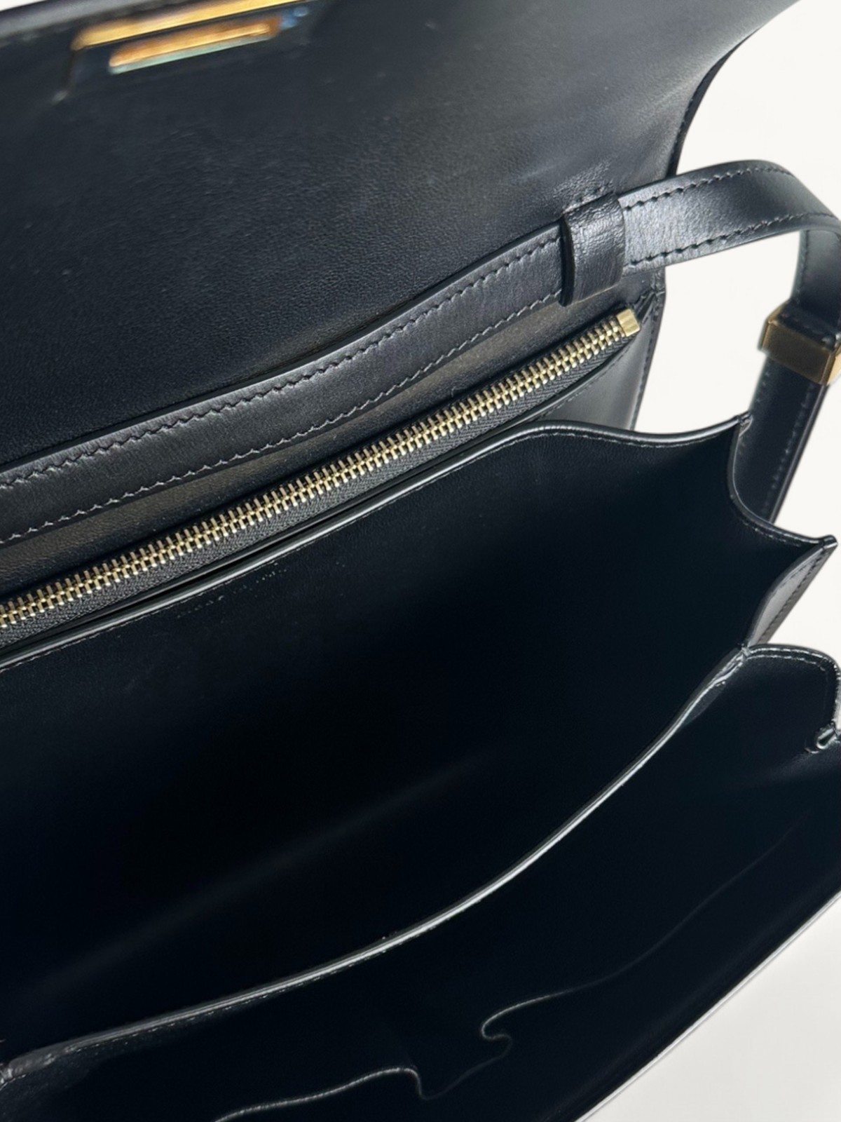 Celine Classic  9