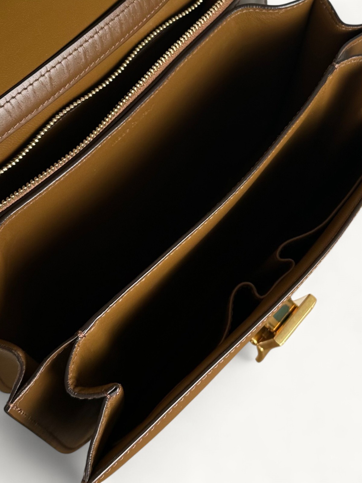 Celine Classic  9