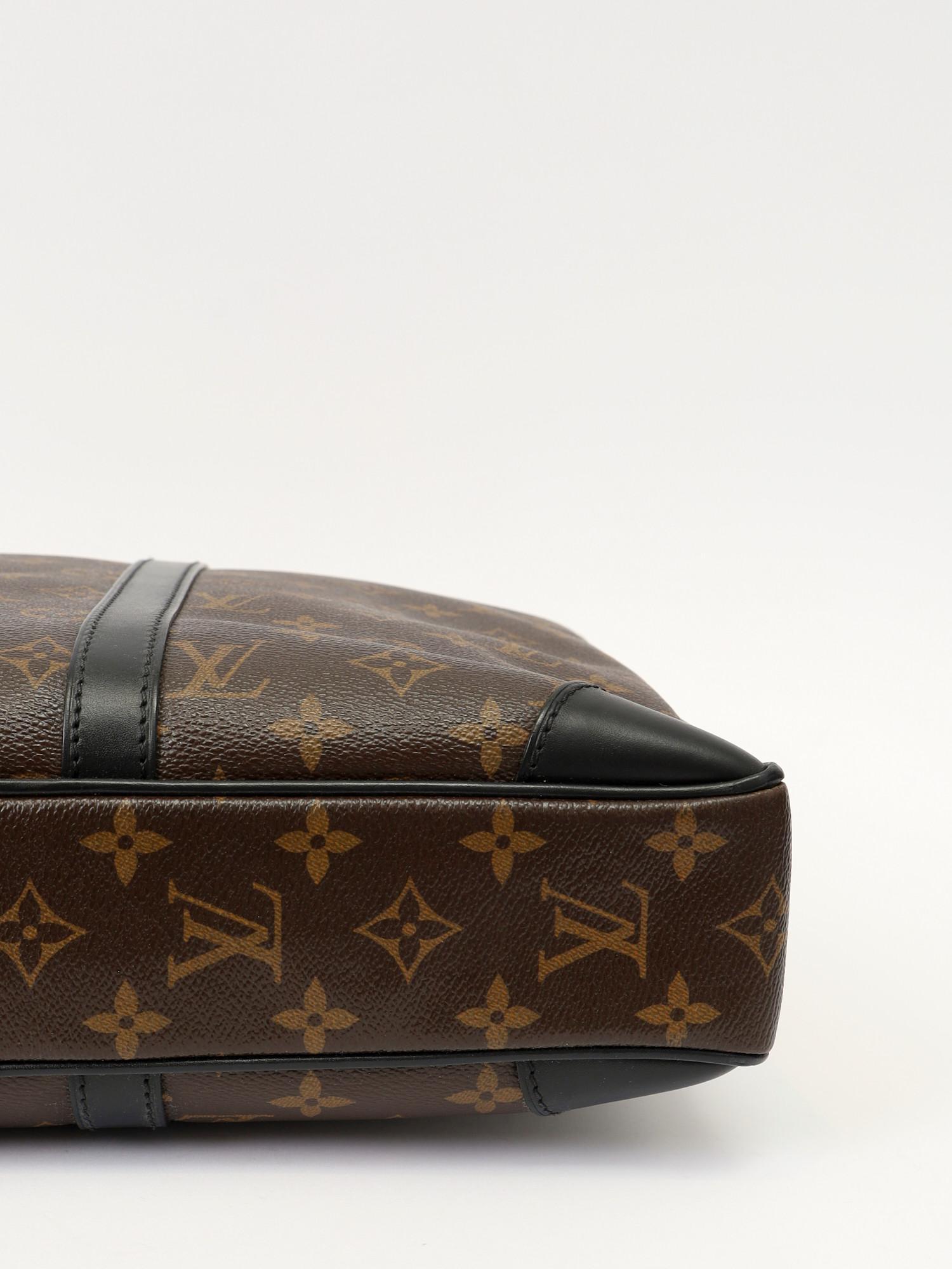Louis Vuitton Porte Documents Voyage 8