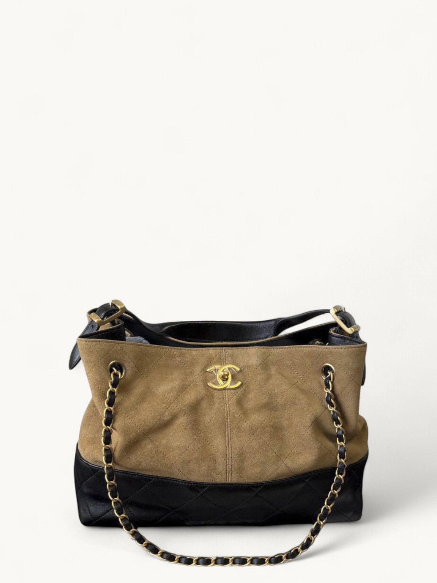 Chanel Shopping 0
