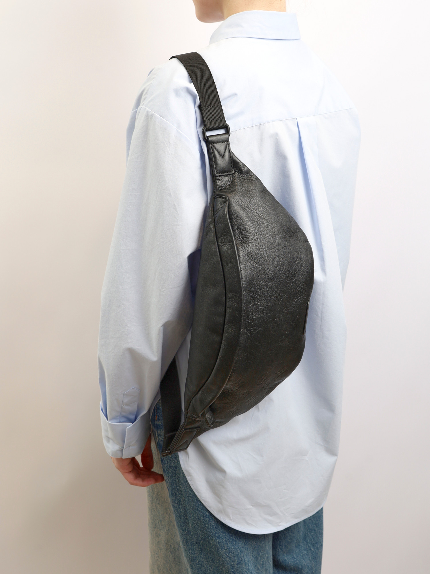 Louis Vuitton Discovery Bumbag  1