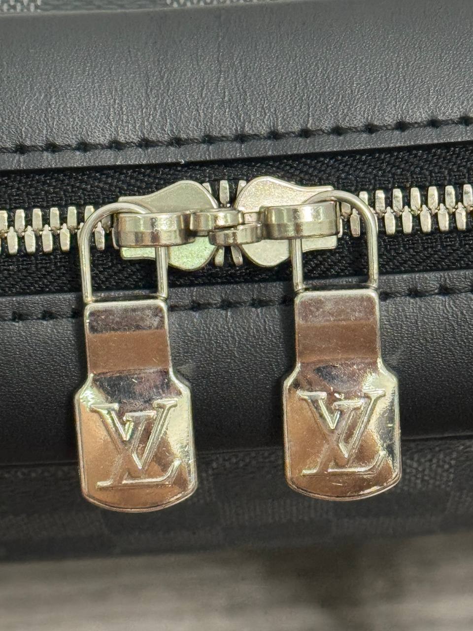 Louis Vuitton Porte-Documents 2