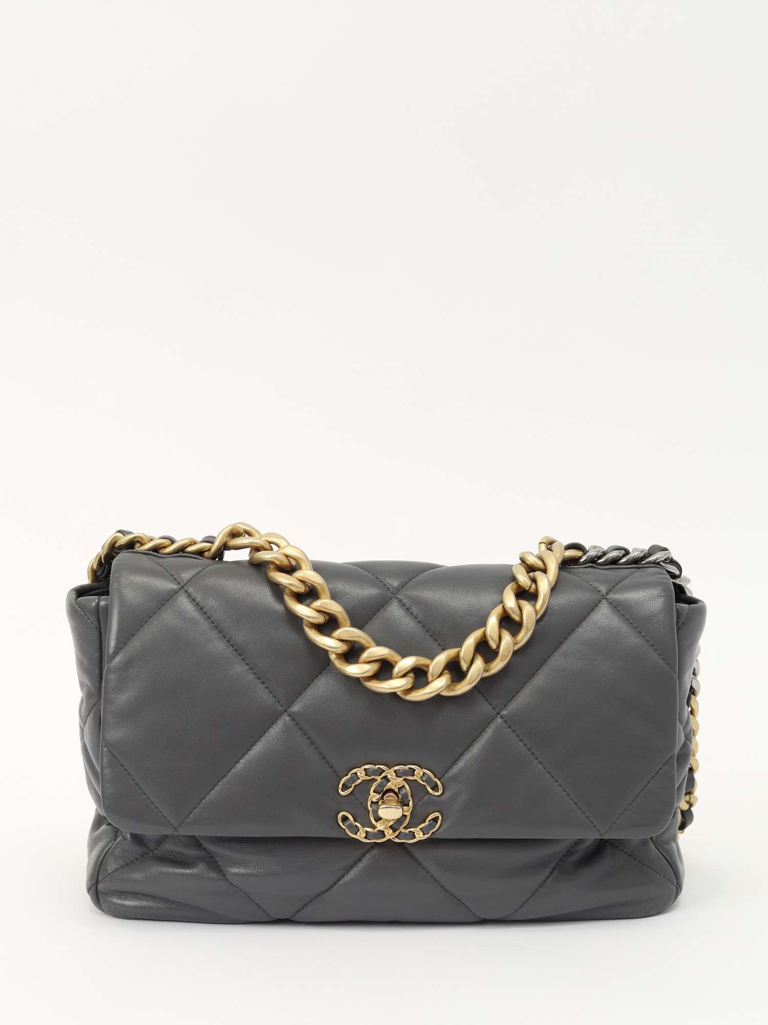 Chanel 19 