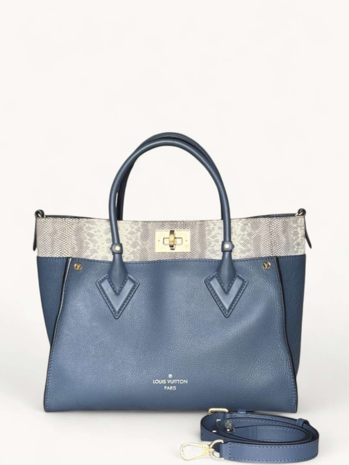 Louis Vuitton On My Side 