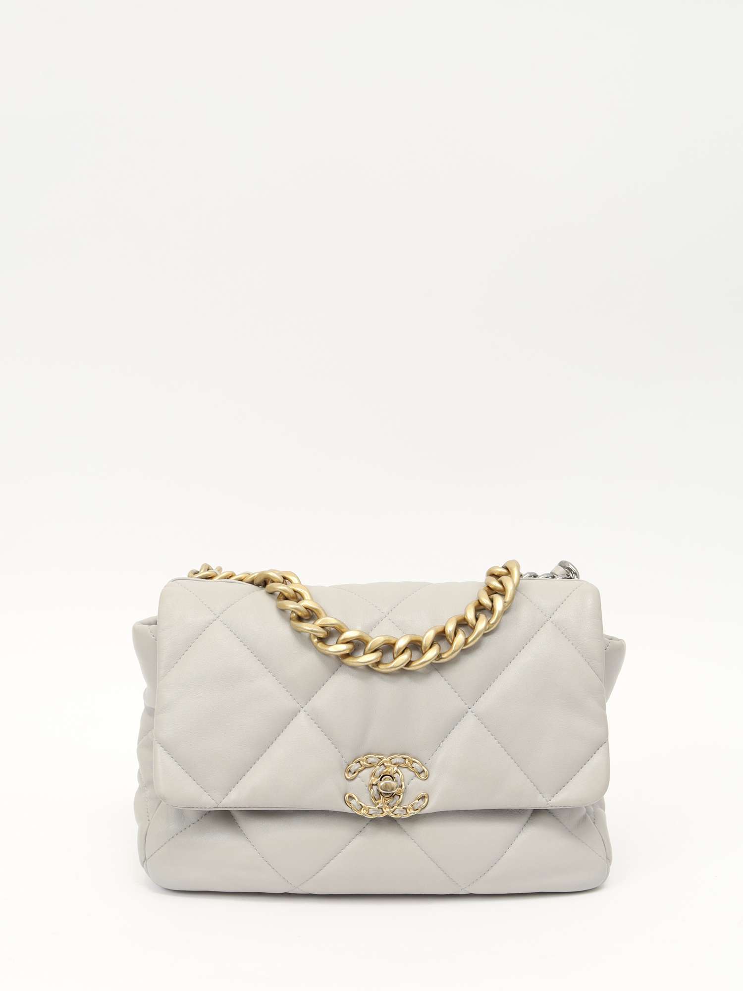 Chanel 19 