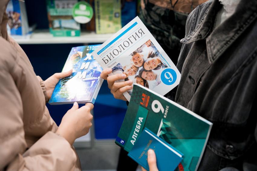 Издательство «Просвещение» представило книги для юных читателей на крупнейшей международной выставке