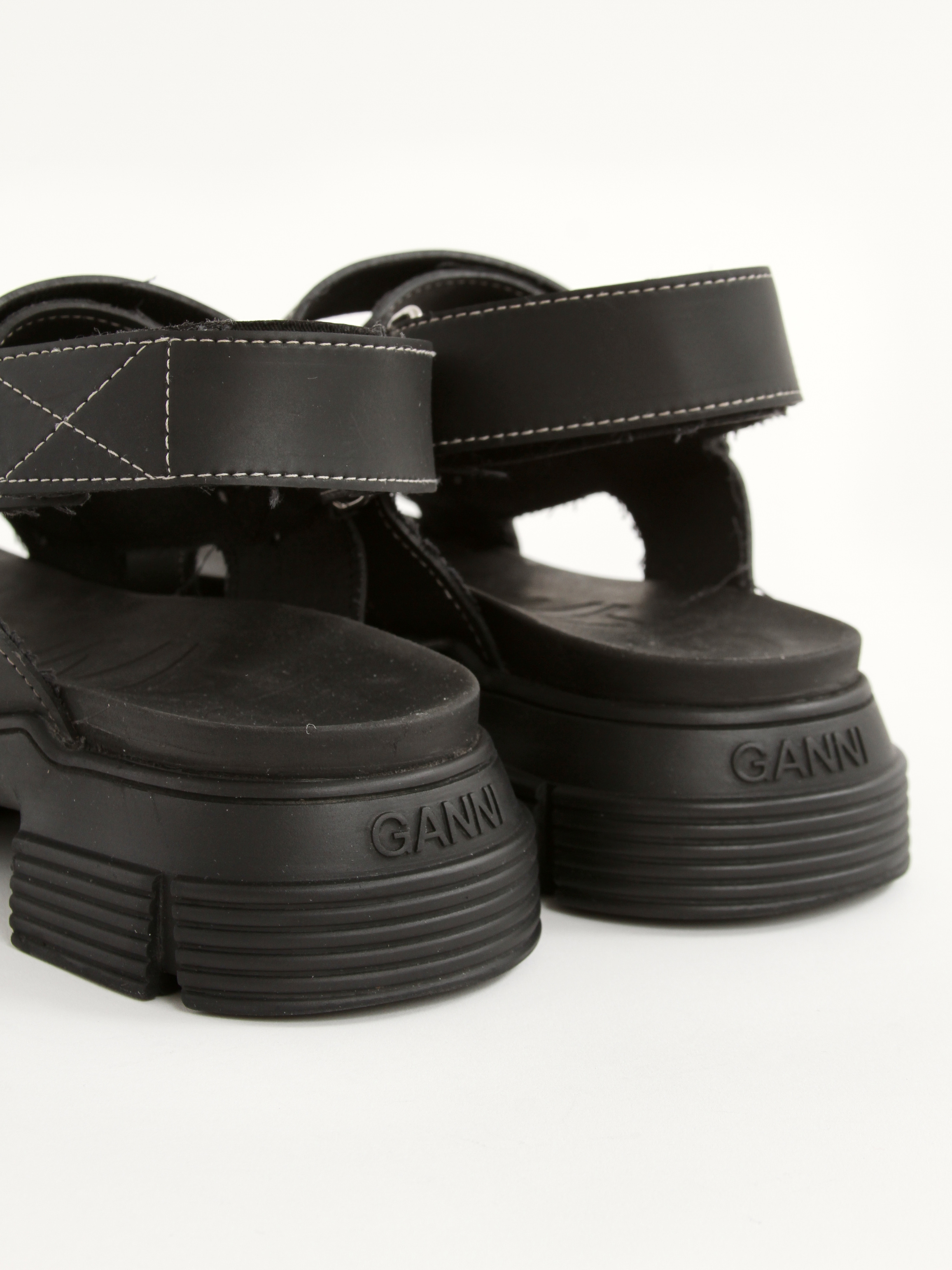 Ganni 39 5