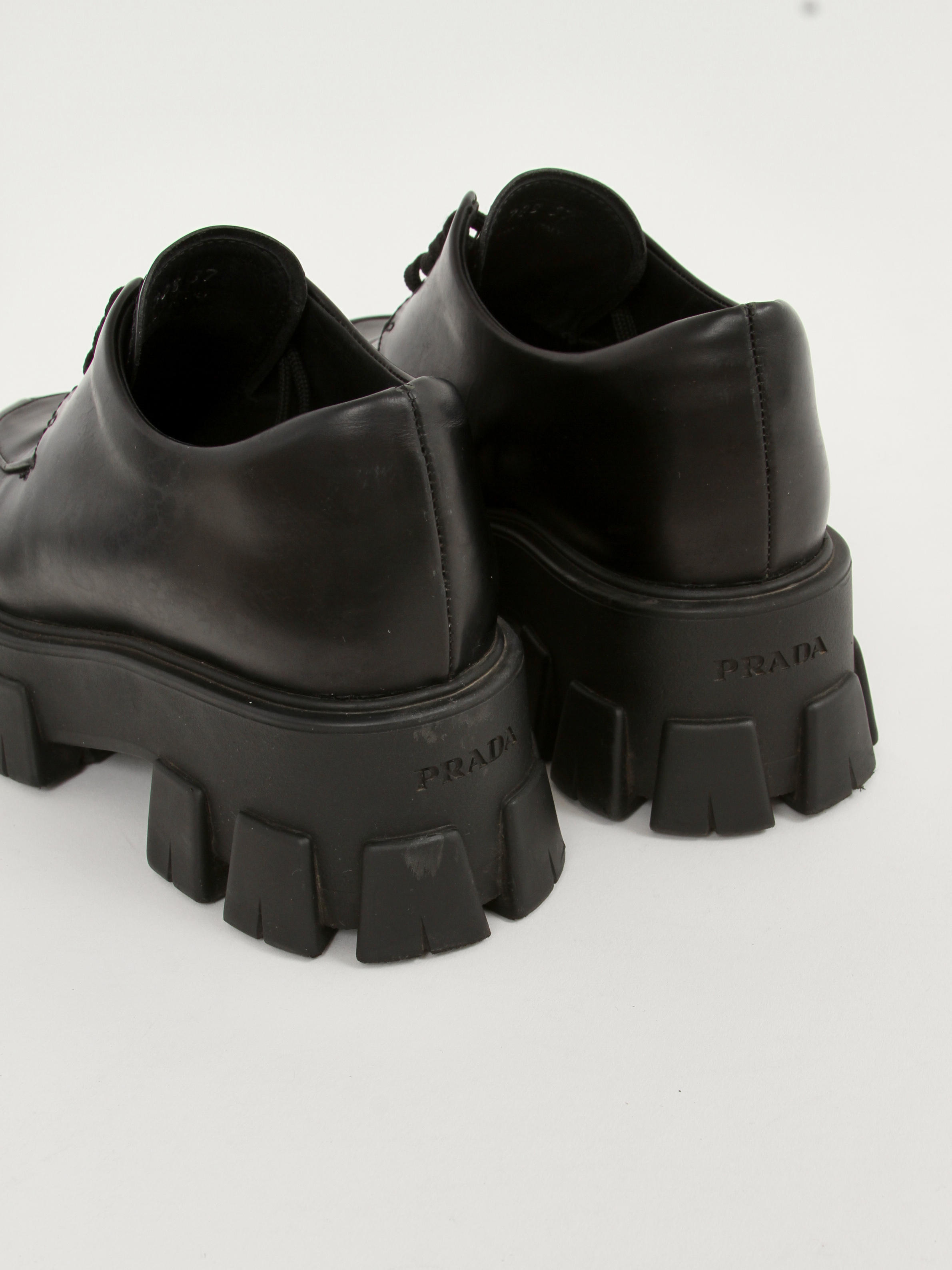 Prada 37 4