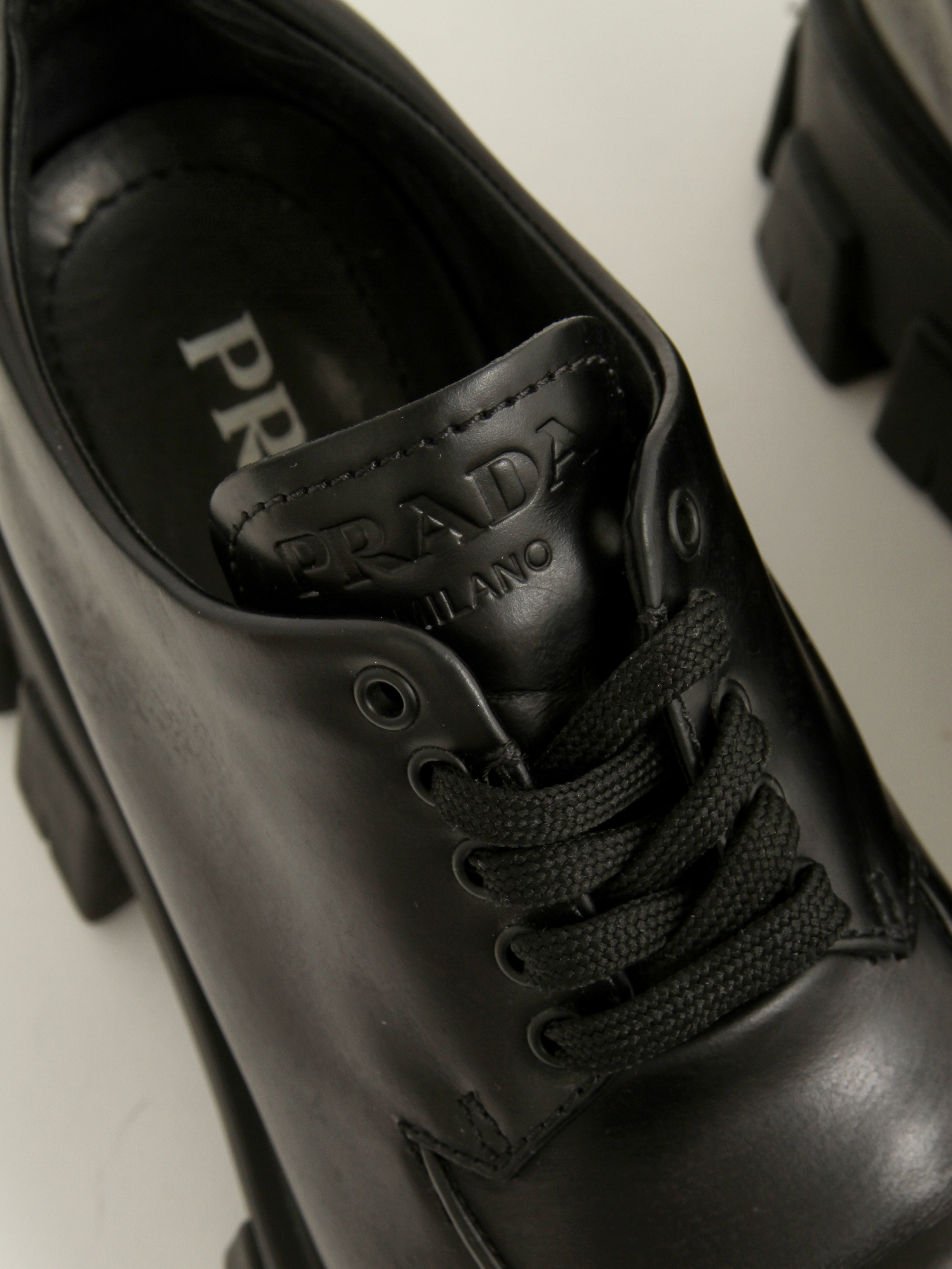 Prada 37 9