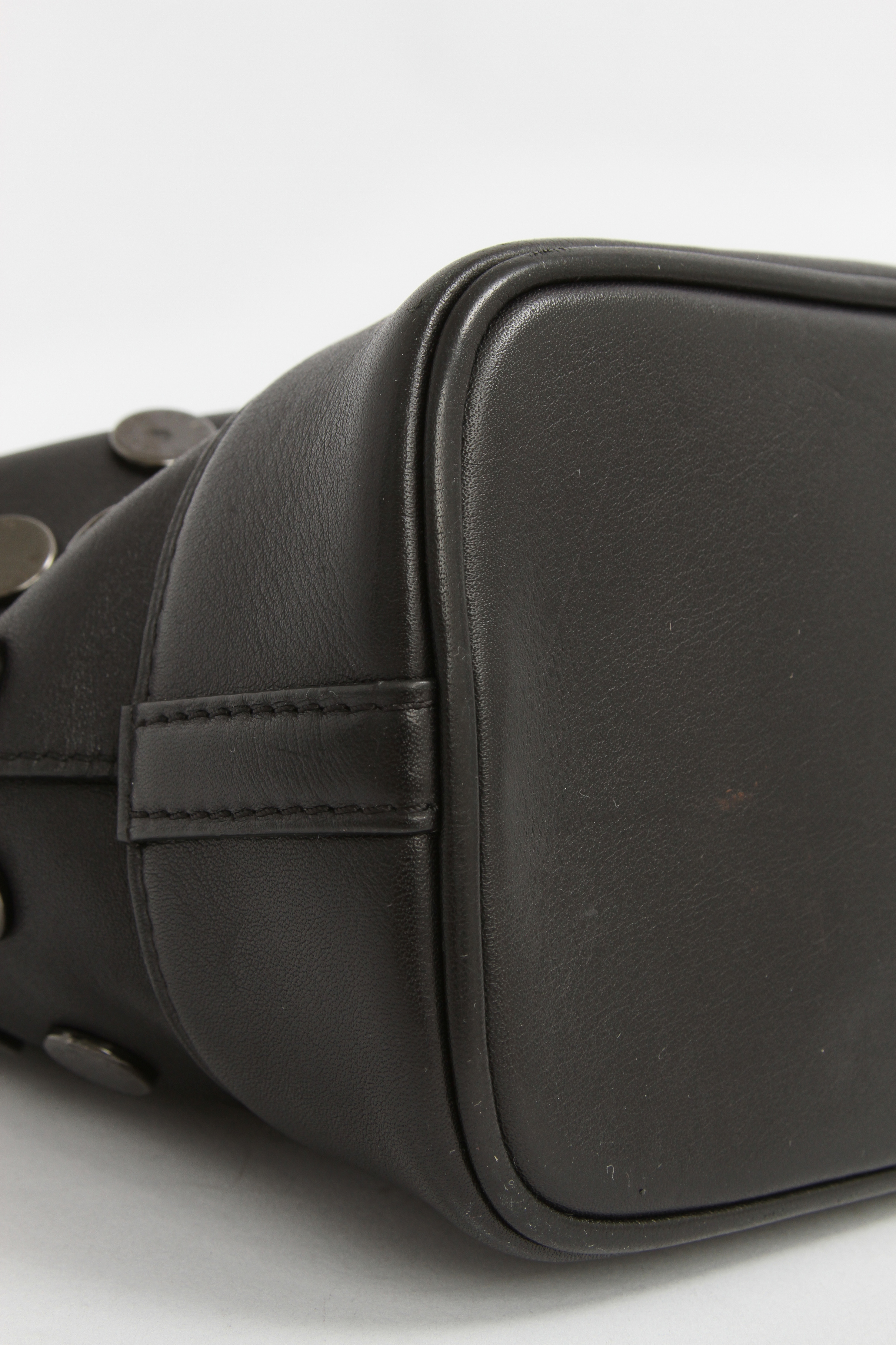 Louis Vuitton Leather Bag 3