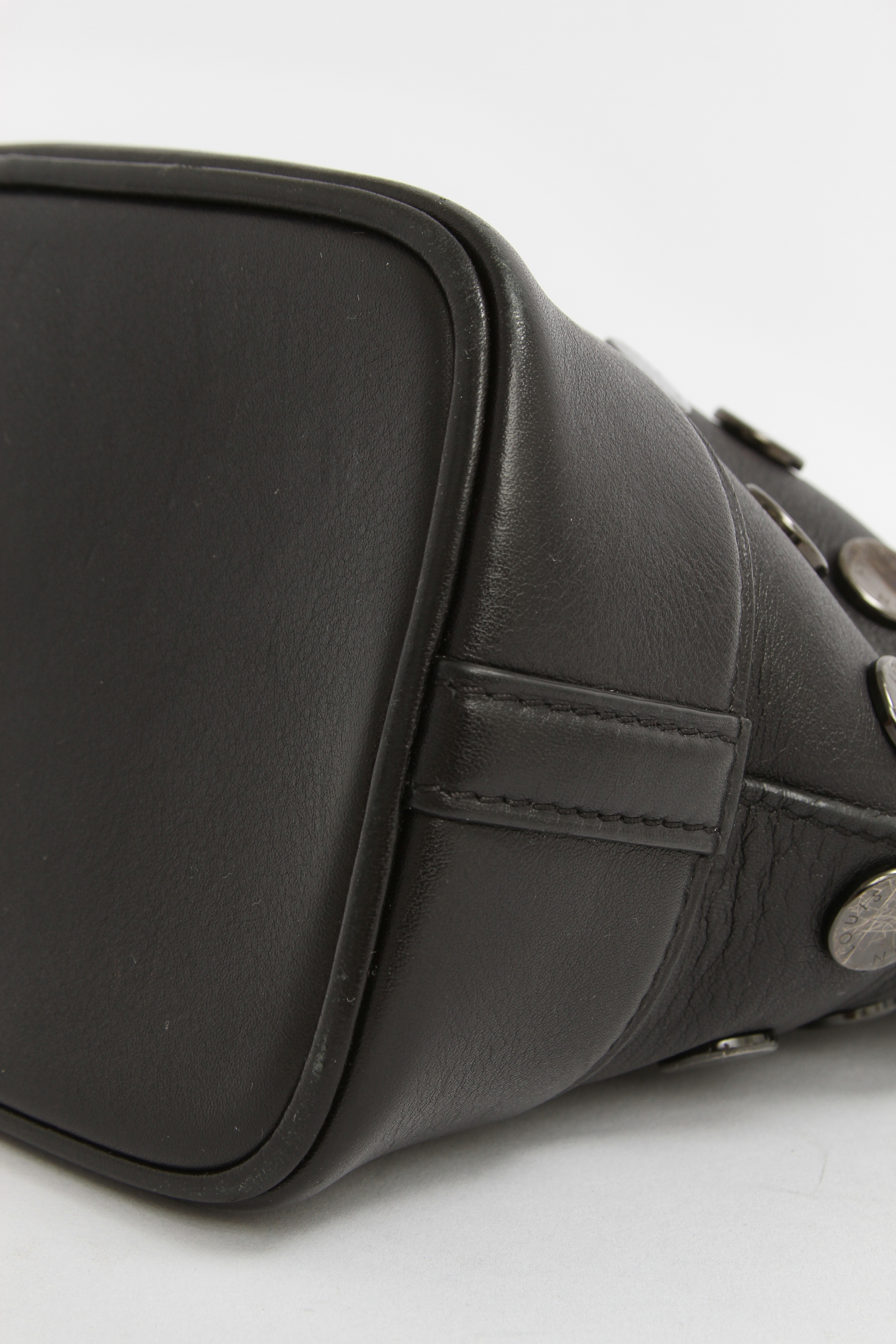 Louis Vuitton Leather Bag 4