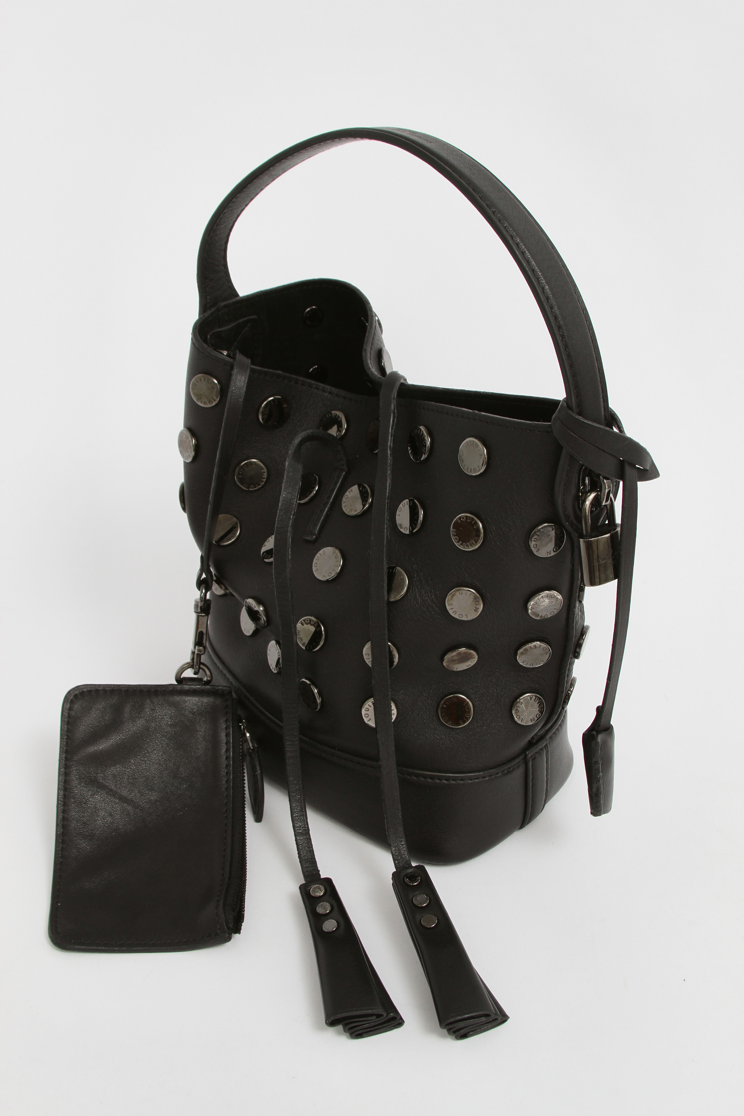 Louis Vuitton Leather Bag 6