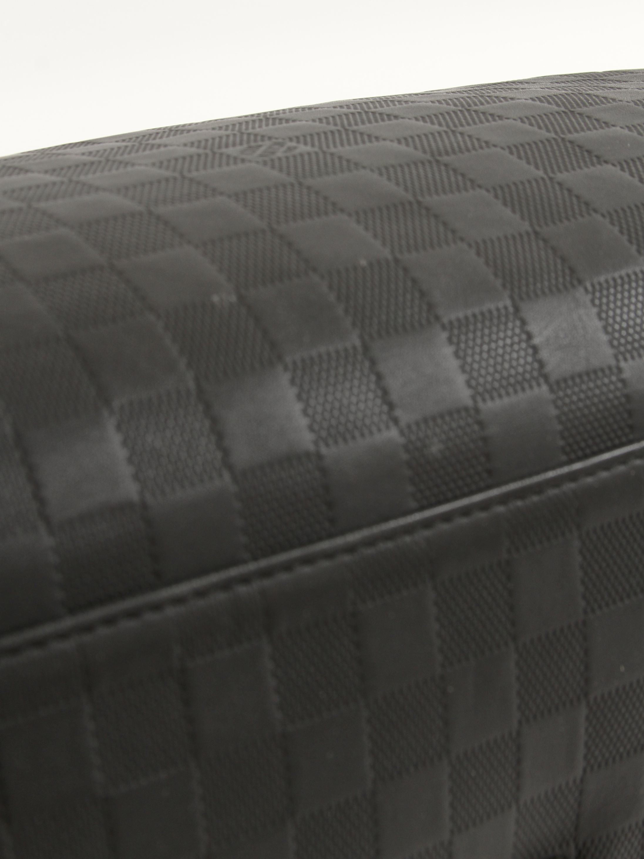 Louis Vuitton Neo Kendall 9