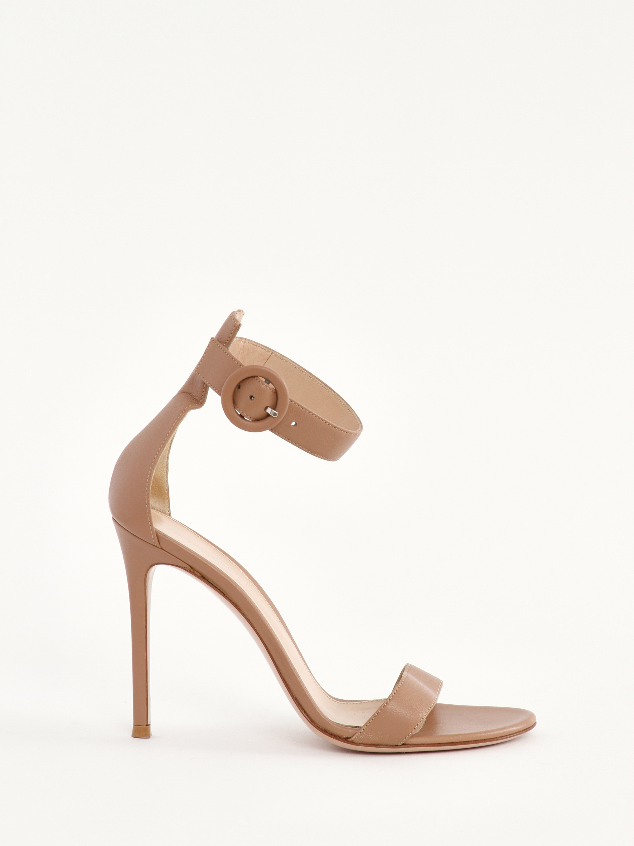 Gianvito Rossi 38