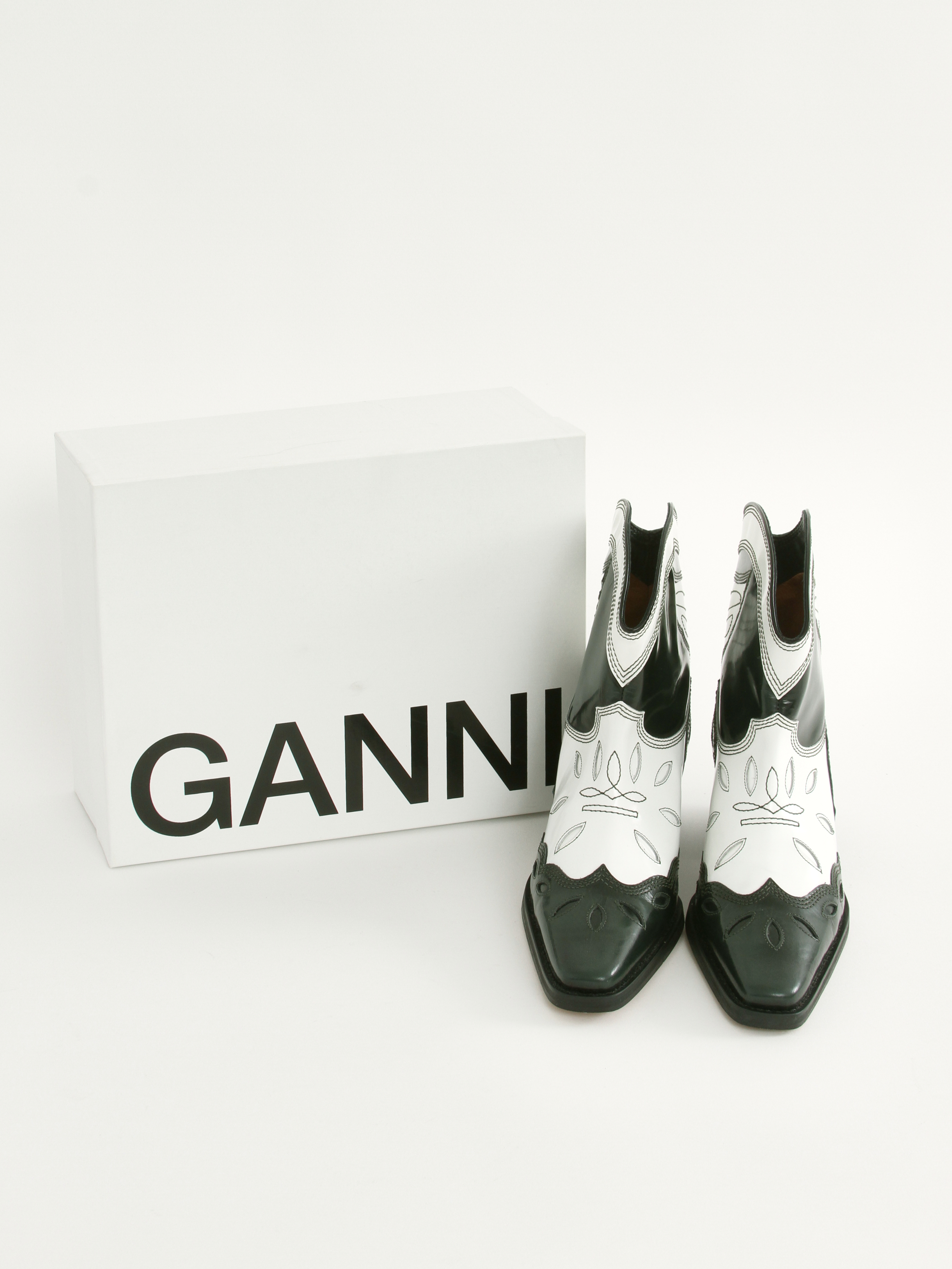 Ganni 40 8
